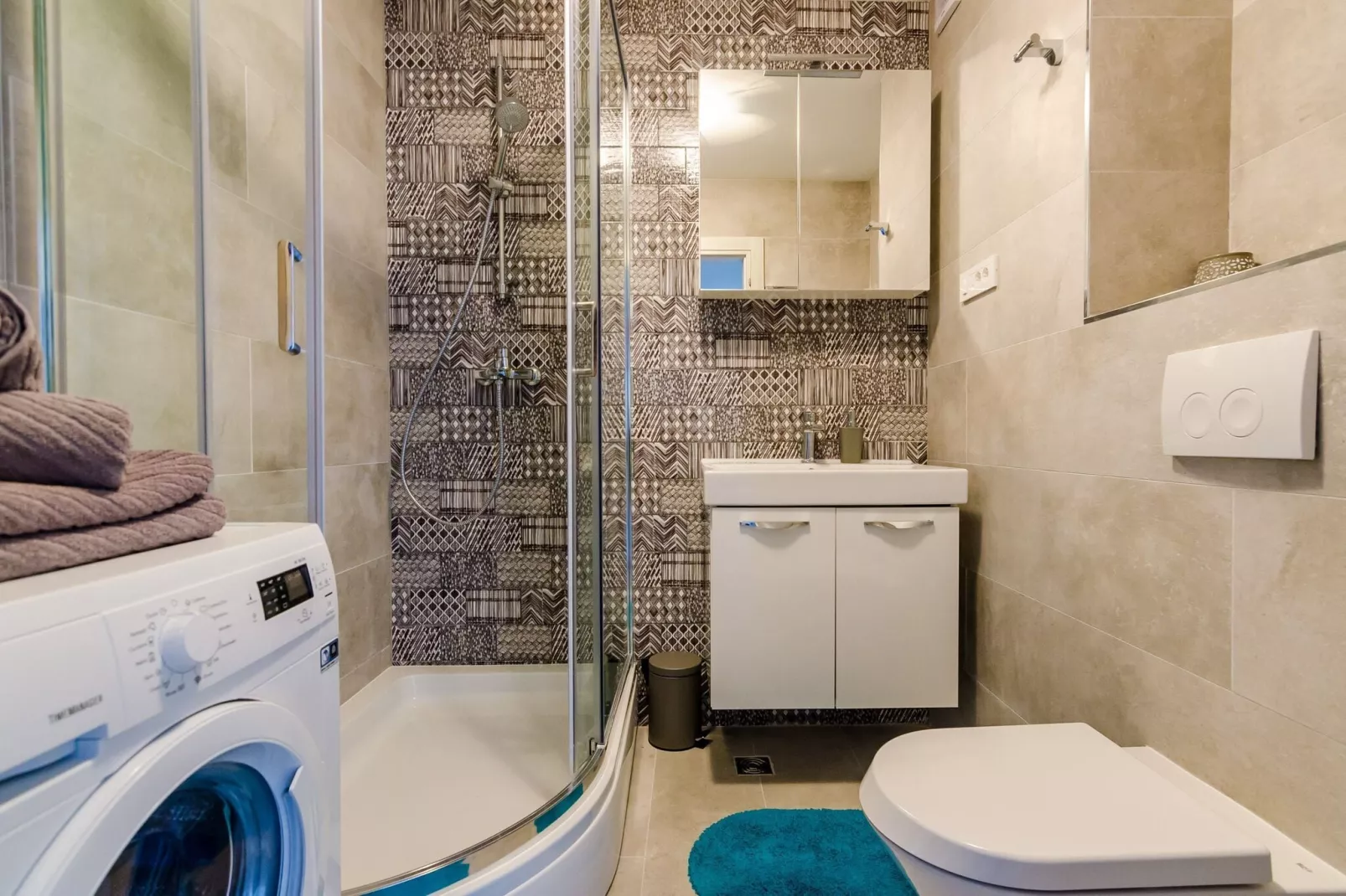Apartments Lazarin - One Bedroom Apartment with Balcony and Sea View (2 Mali )-Bathroom
