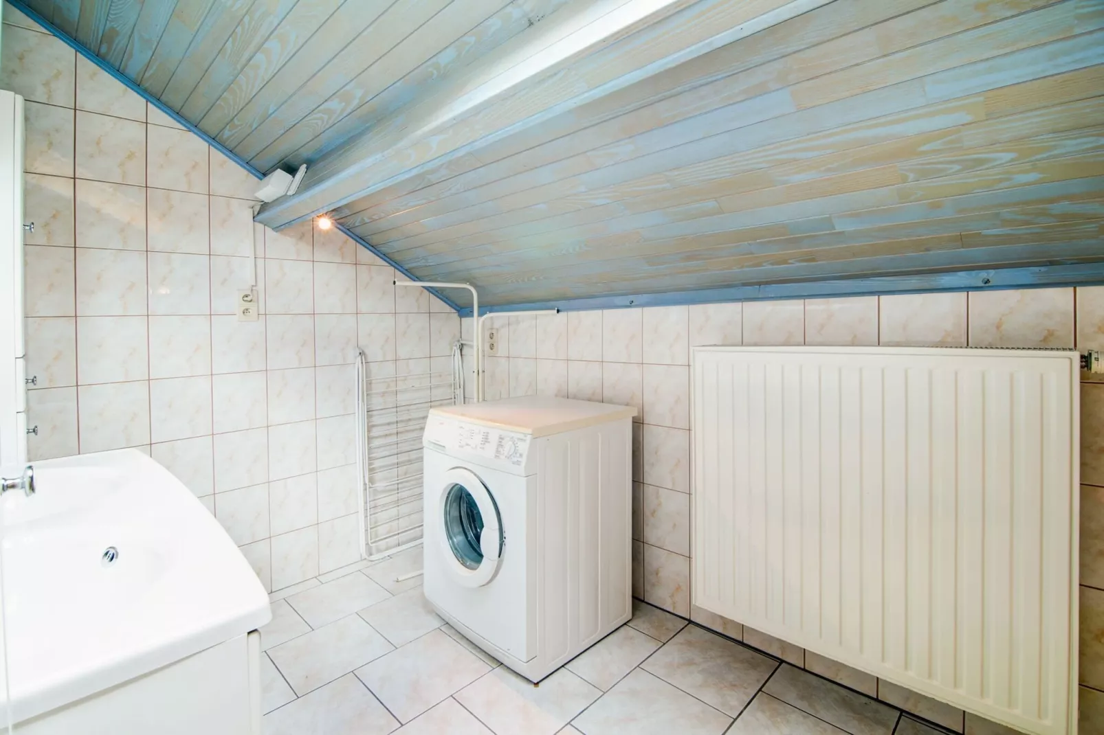 Le Meheret-Bathroom