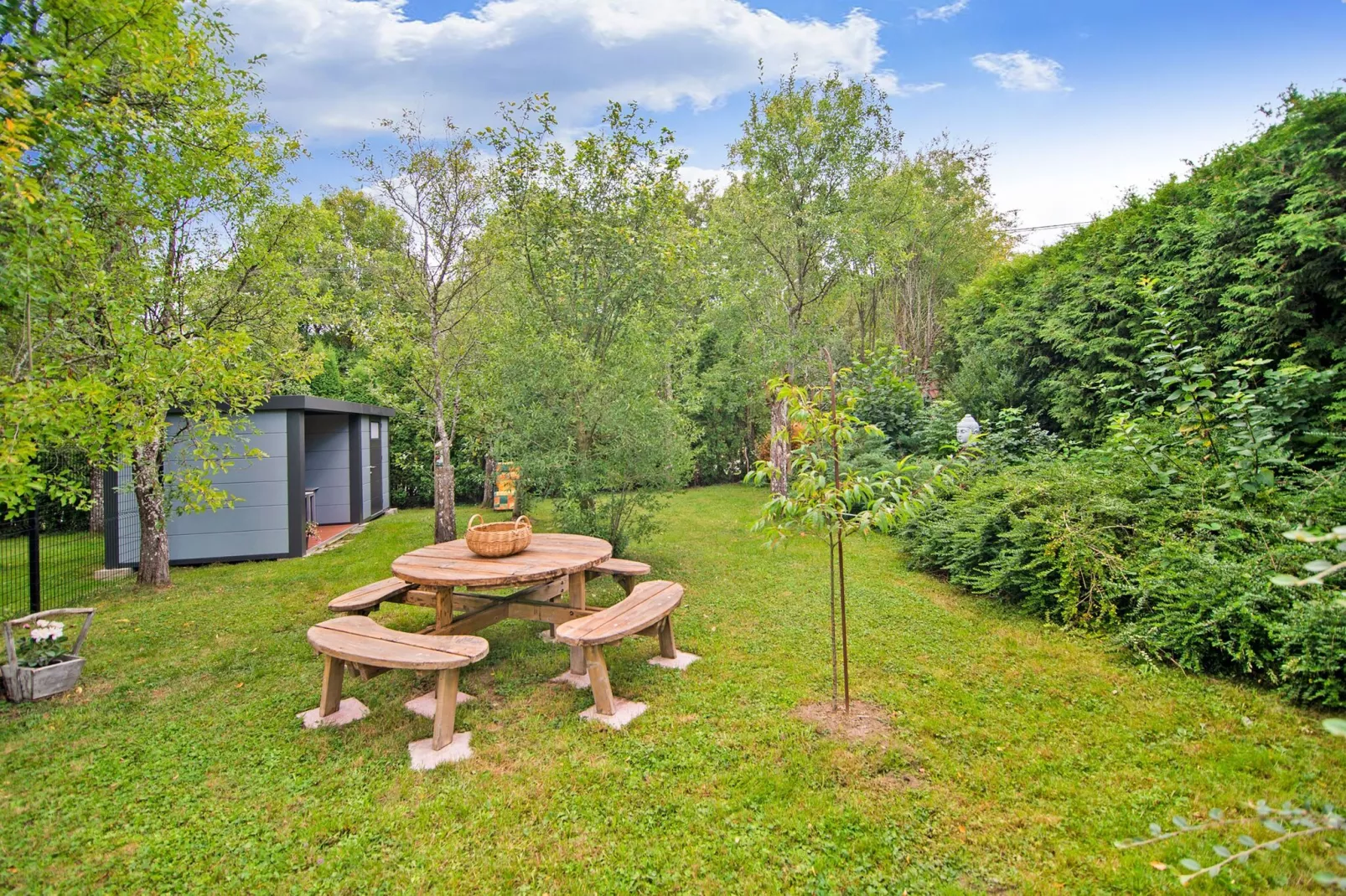 Le Meheret-Gardens summer