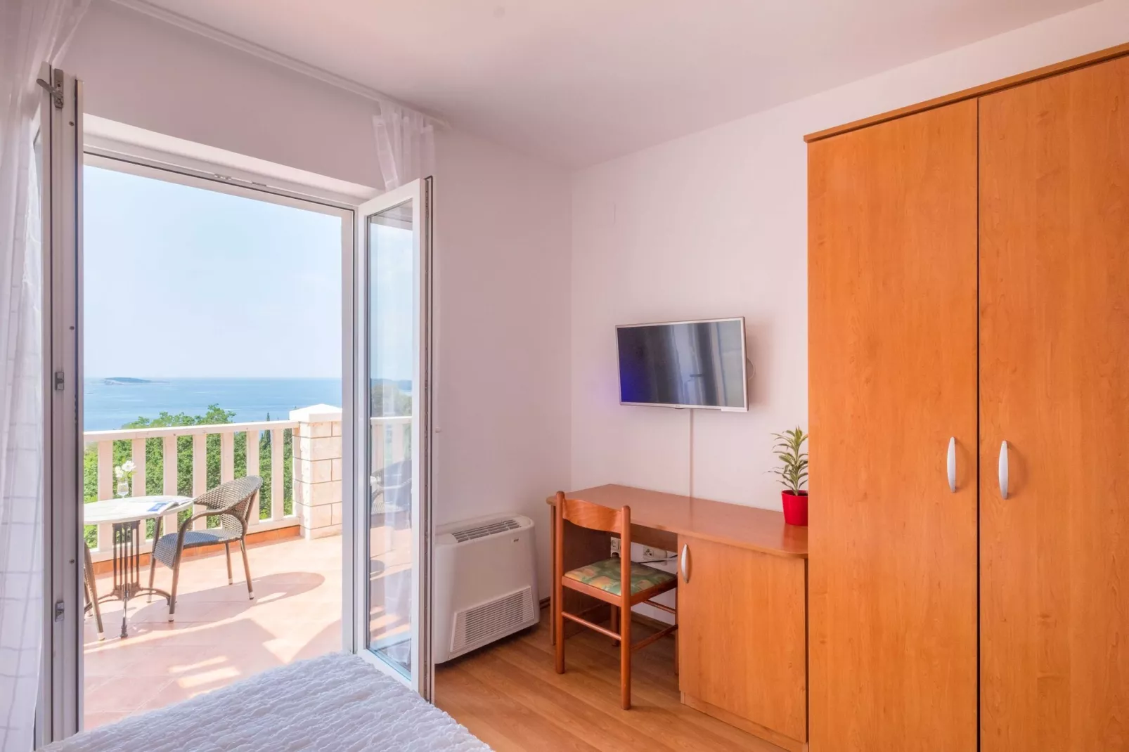 Villa Panorama Dubrovnik (S1) - Deluxe Double Room with Terrace and Sea View-Bedroom