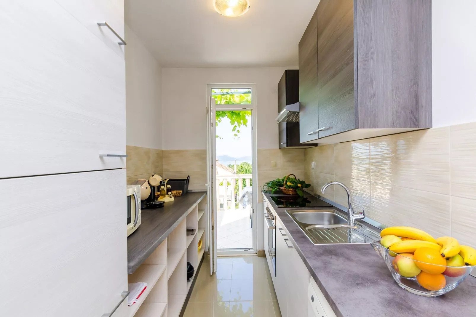 Apartment &  Rooms Maždin - One Bedroom Apartment with Balcony and Sea View-Kitchen
