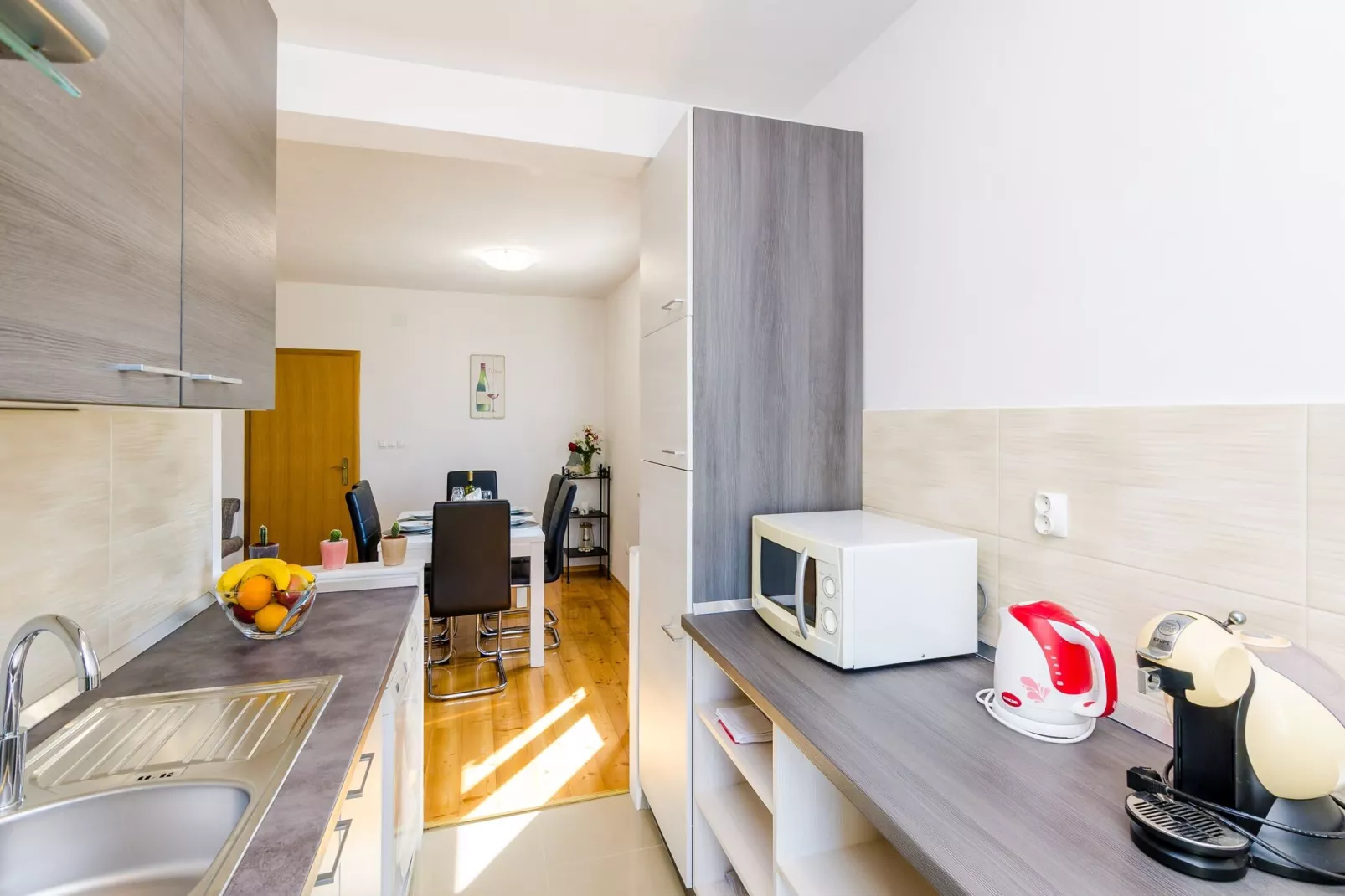 Apartment &  Rooms Maždin - One Bedroom Apartment with Balcony and Sea View-Kitchen