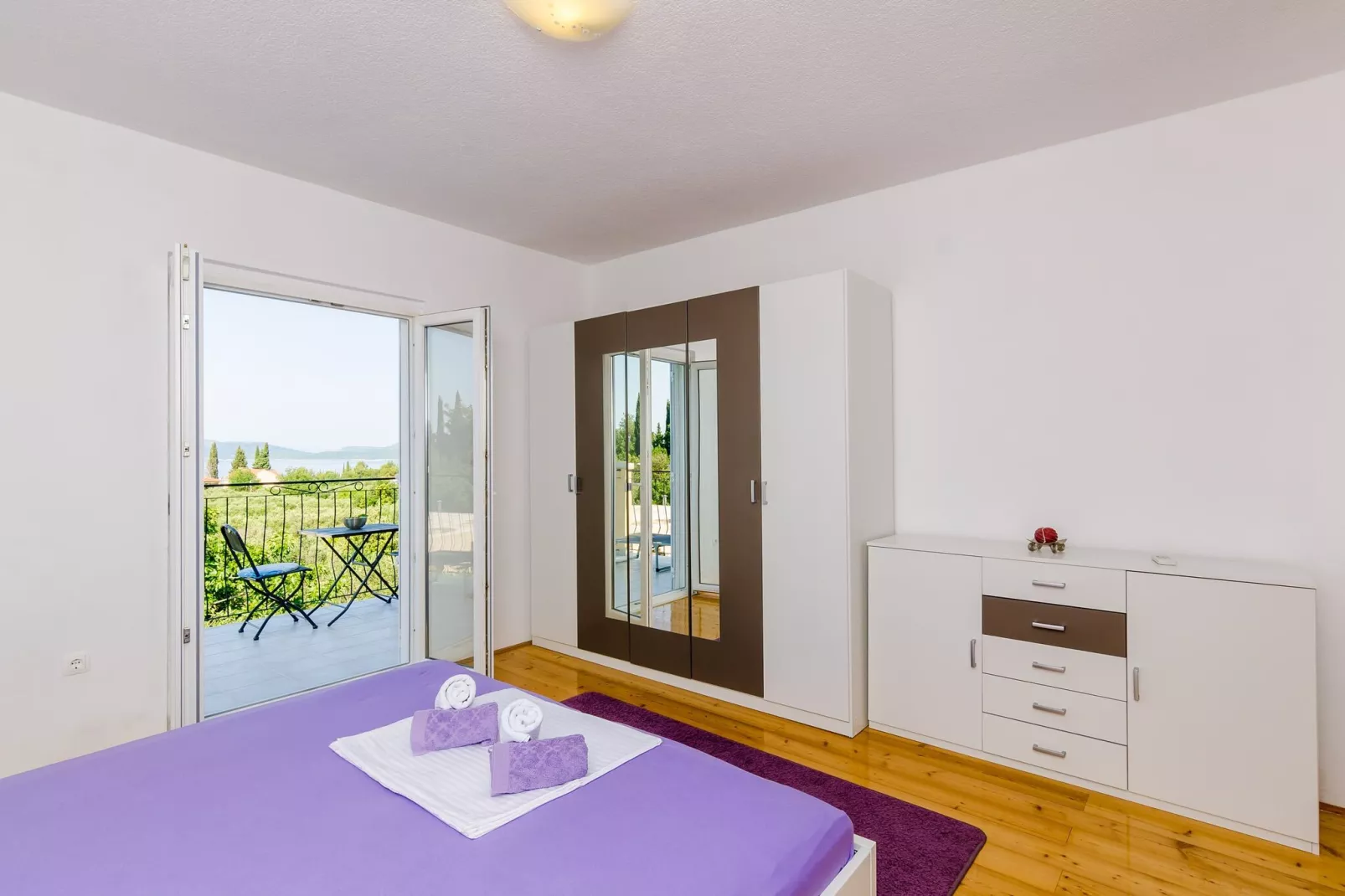 Apartment &  Rooms Maždin - One Bedroom Apartment with Balcony and Sea View-Bedroom