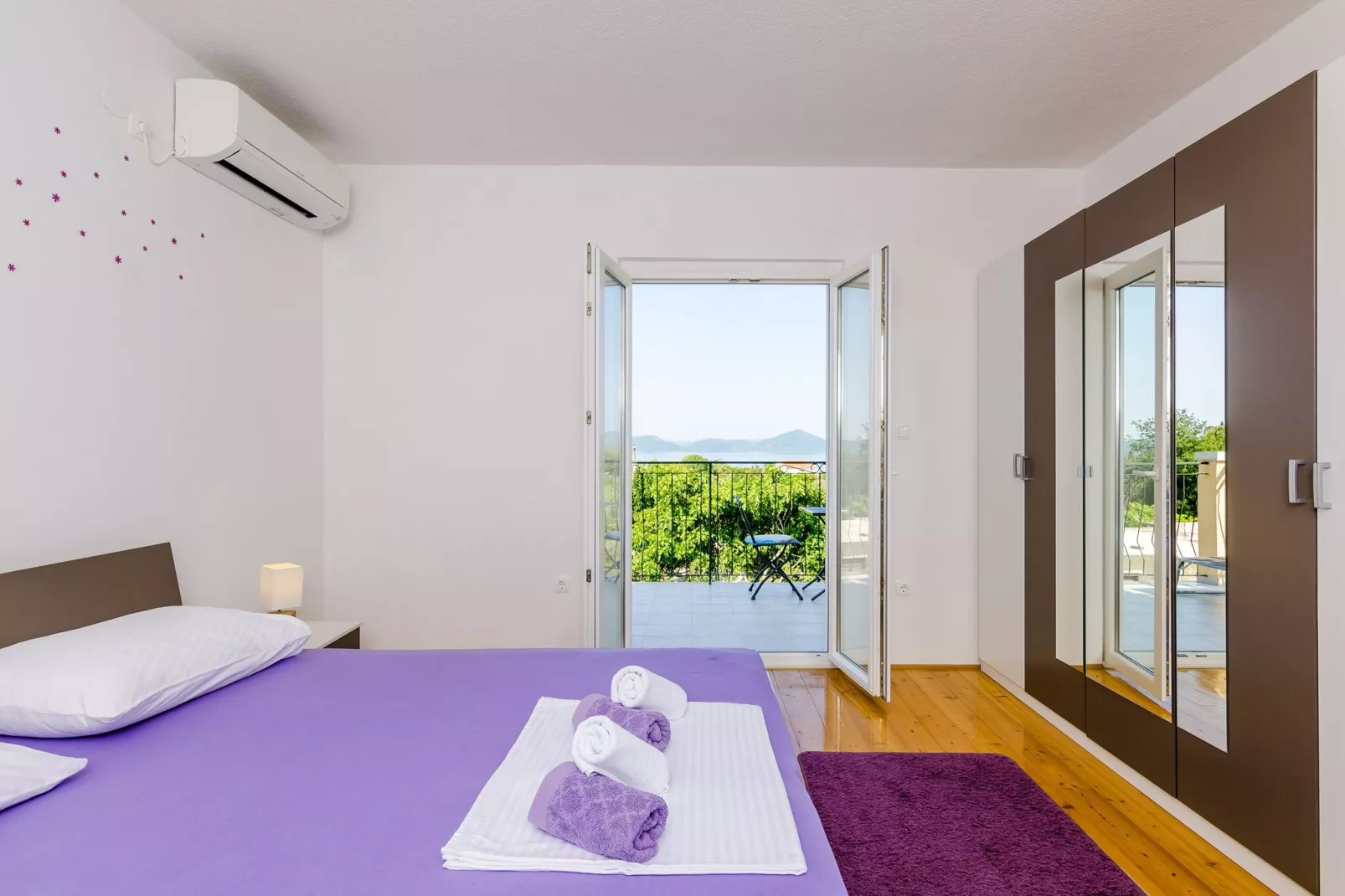 Apartment &  Rooms Maždin - One Bedroom Apartment with Balcony and Sea View-Bedroom