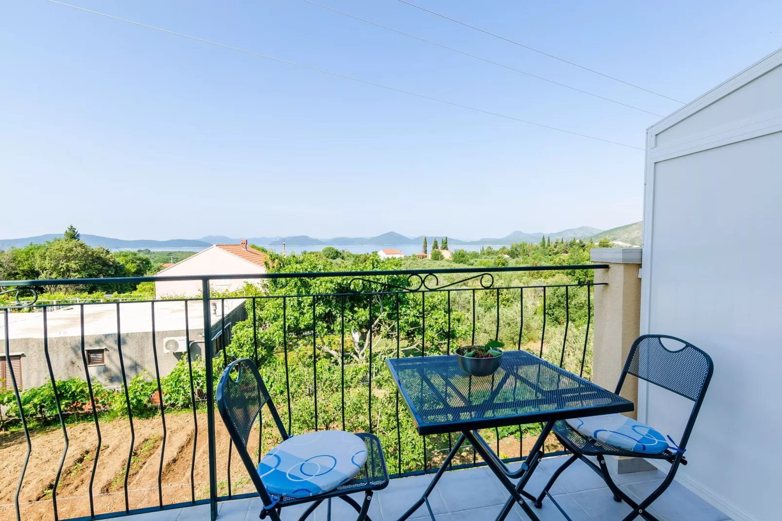 Apartment &  Rooms Maždin - One Bedroom Apartment with Balcony and Sea View-Terrace balcony