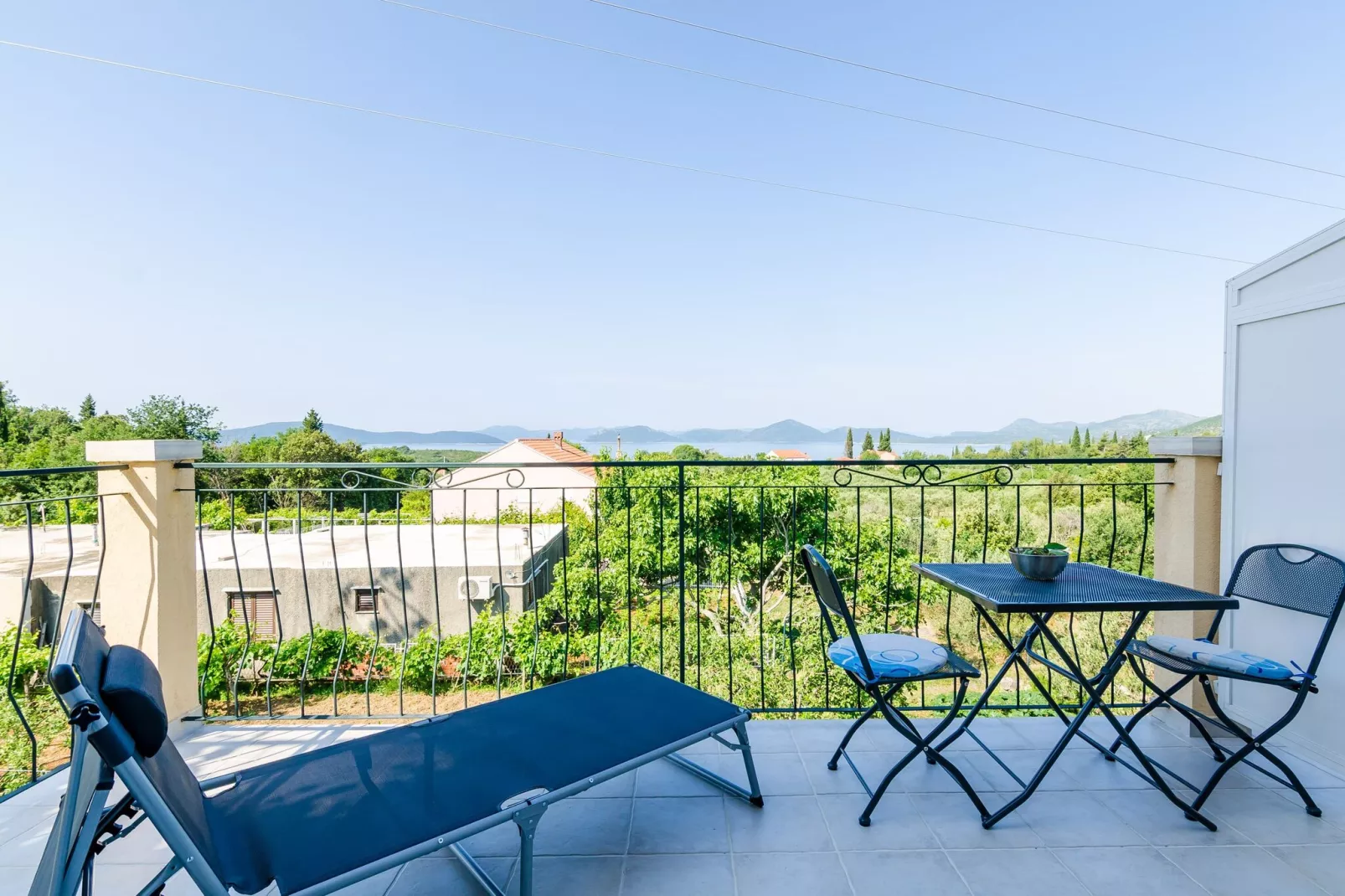 Apartment &  Rooms Maždin - One Bedroom Apartment with Balcony and Sea View-Terrace balcony
