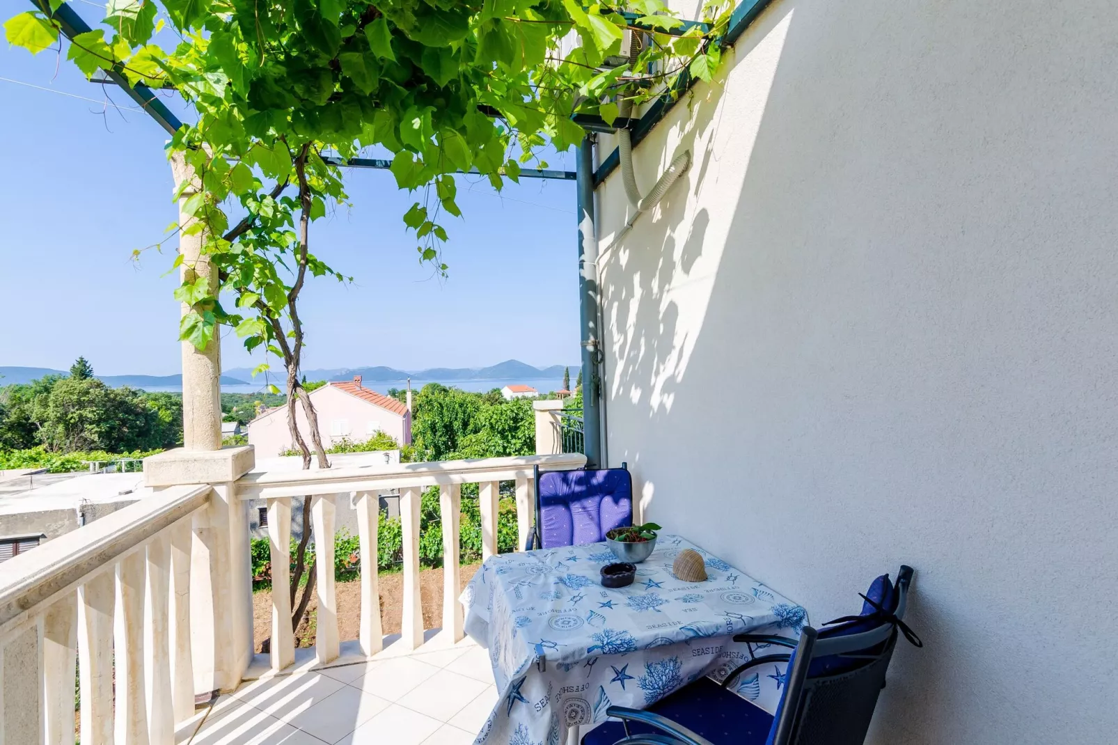 Apartment &  Rooms Maždin - One Bedroom Apartment with Balcony and Sea View-Terrace balcony