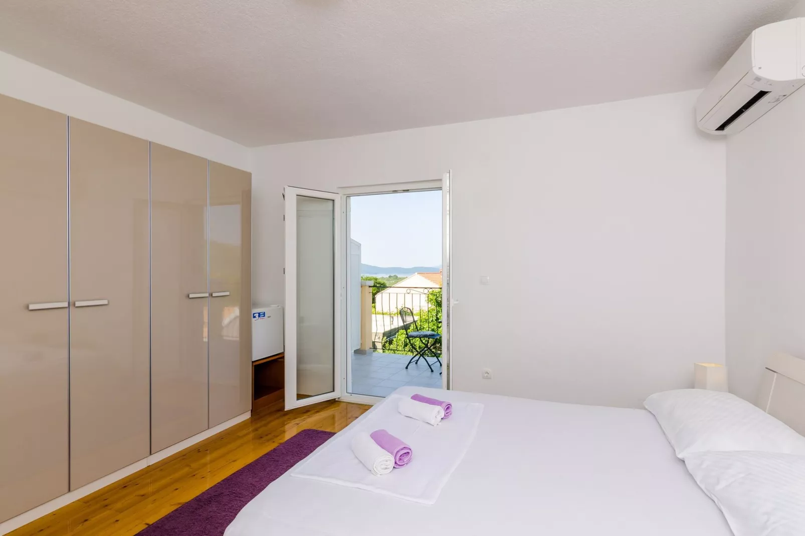 Apartment & Rooms Maždin - Triple Room with Balcony and Sea View ( Soba More )-Bedroom
