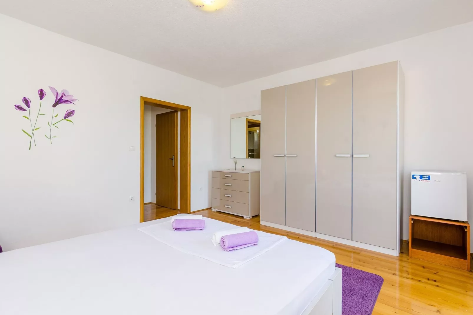 Apartment & Rooms Maždin - Triple Room with Balcony and Sea View ( Soba More )-Bedroom