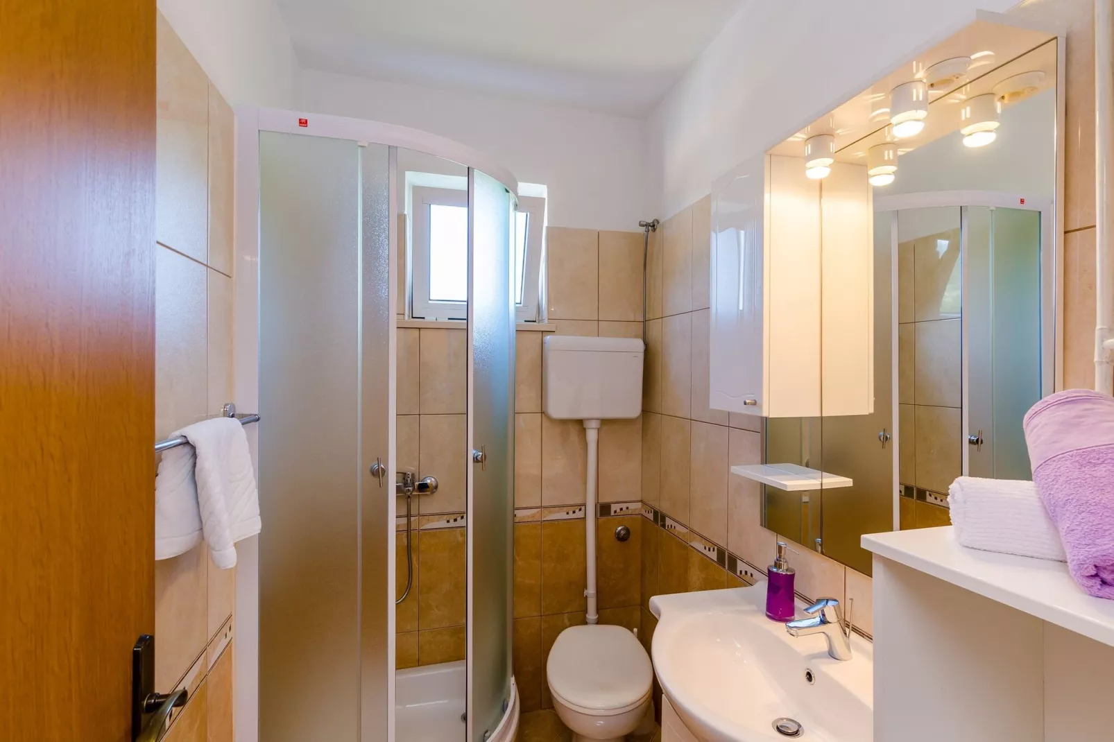 Apartment & Rooms Maždin - Triple Room with Balcony and Sea View ( Soba More )-Bathroom