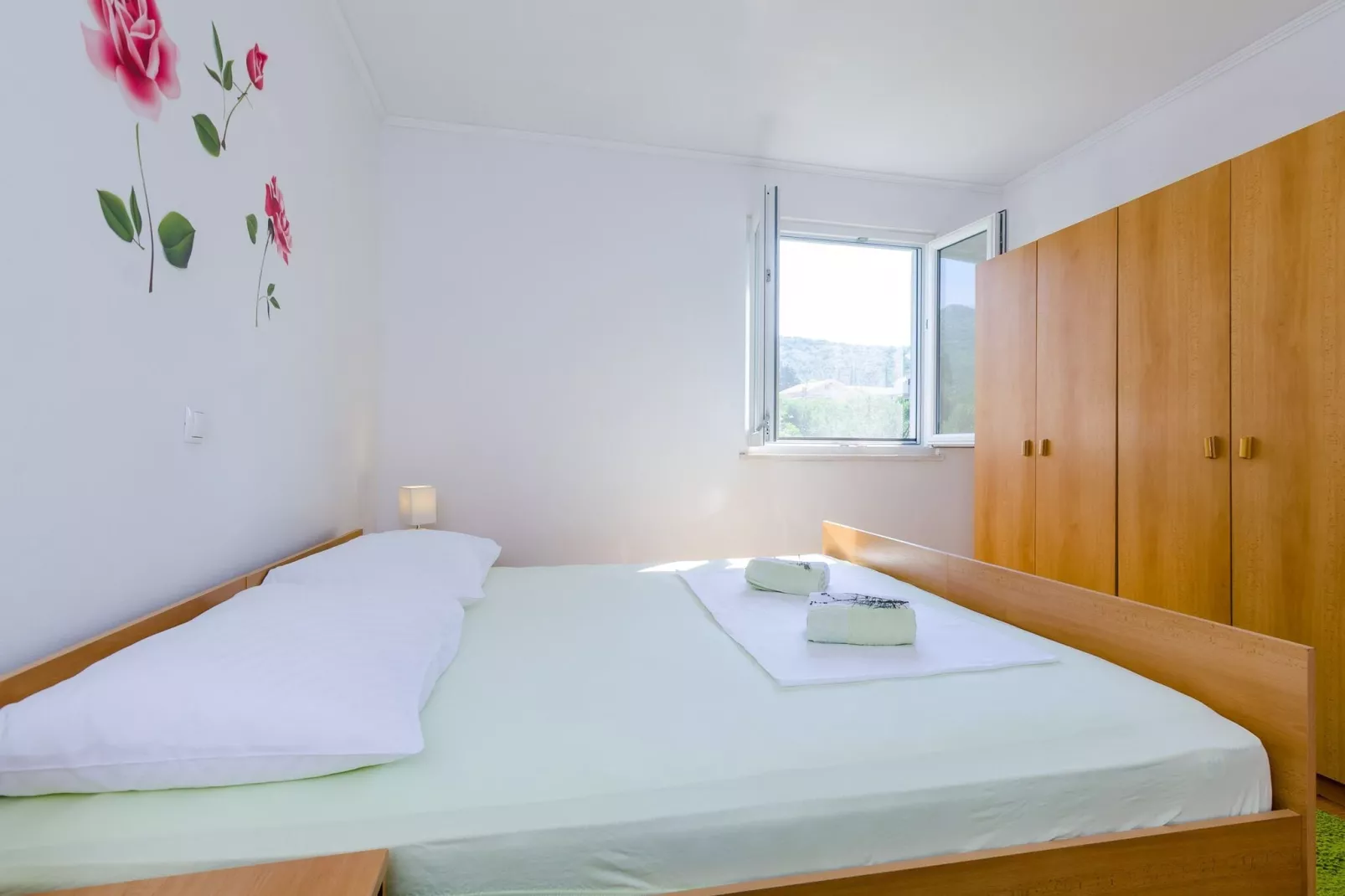 Apartment & Rooms Maždin - Triple Room with Mountain View ( Soba Standard )-Bedroom