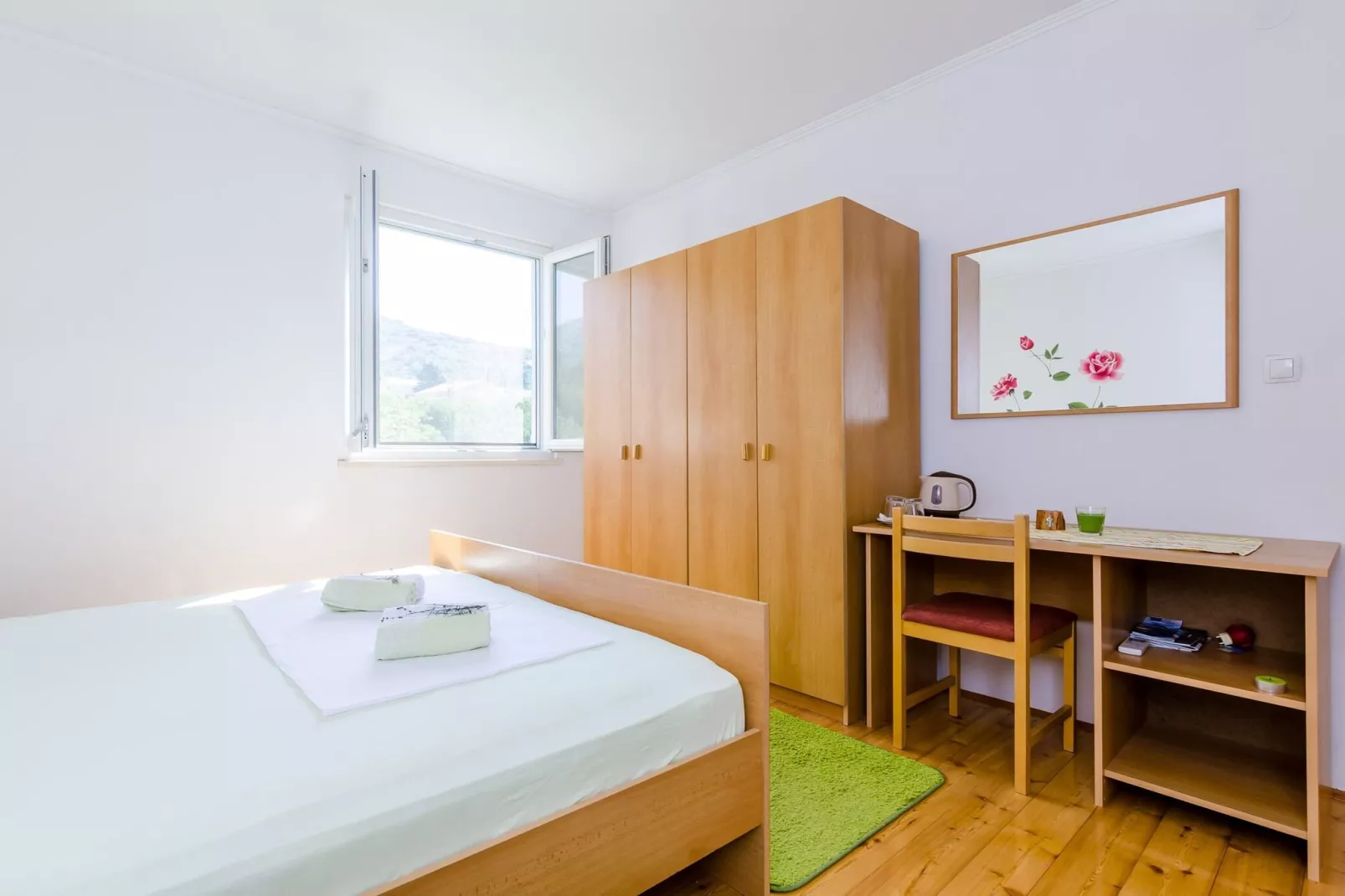Apartment & Rooms Maždin - Triple Room with Mountain View ( Soba Standard )-Bedroom