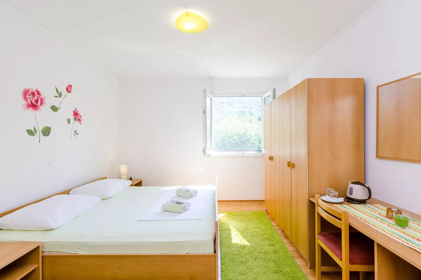 Apartment & Rooms Maždin - Triple Room with Mountain View ( Soba Standard )-Bedroom