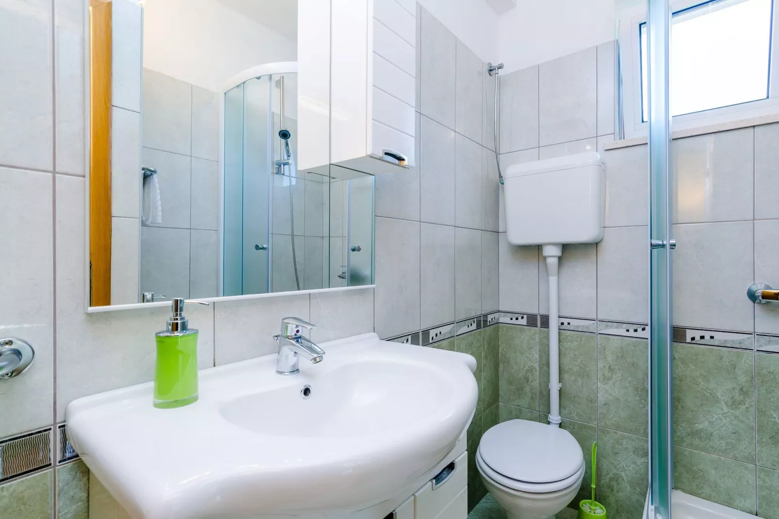 Apartment & Rooms Maždin - Triple Room with Mountain View ( Soba Standard )-Bathroom