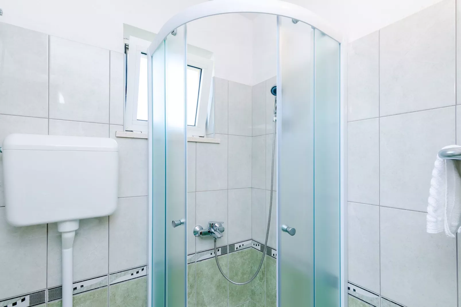 Apartment & Rooms Maždin - Triple Room with Mountain View ( Soba Standard )-Bathroom