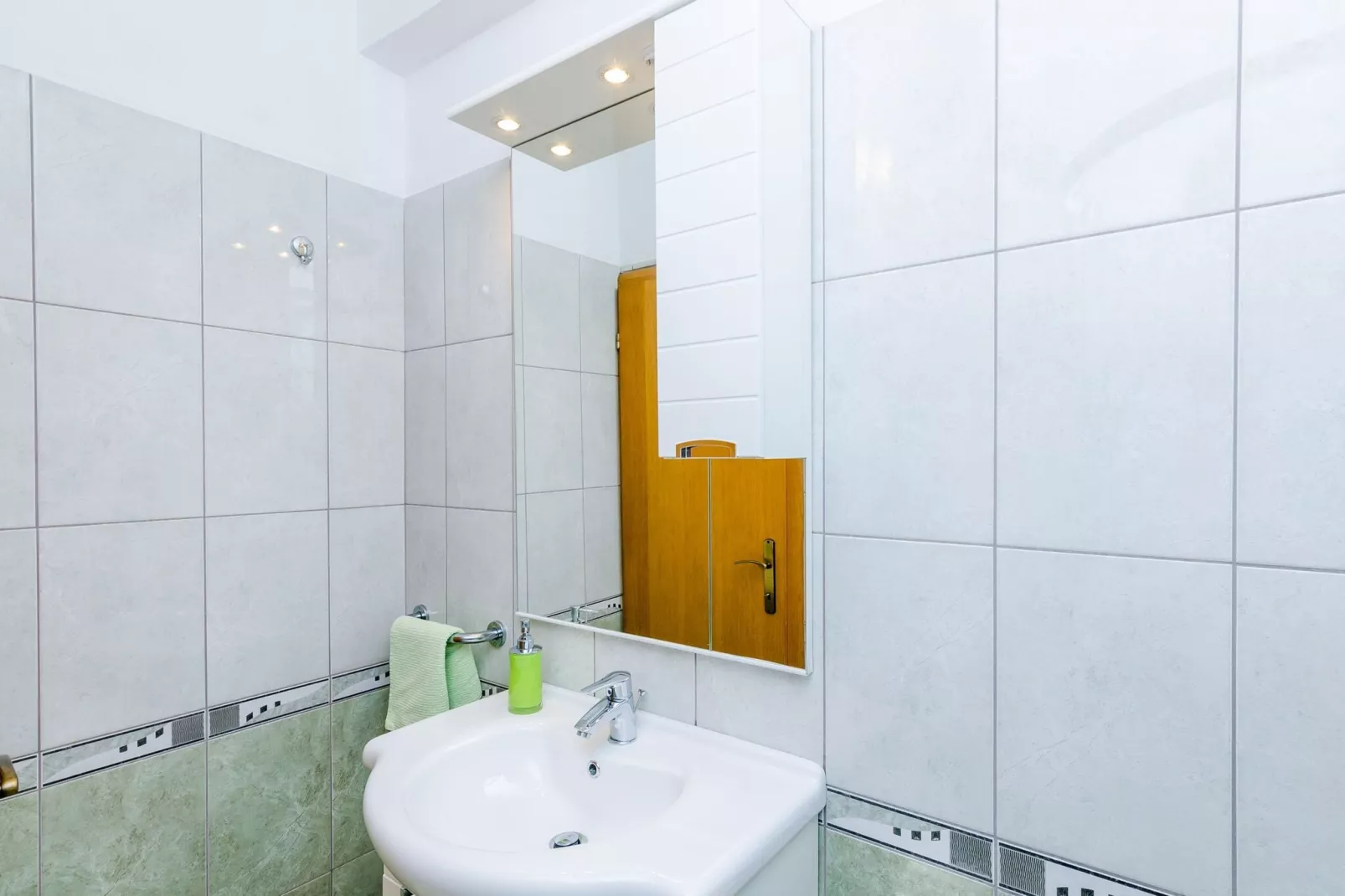 Apartment & Rooms Maždin - Triple Room with Mountain View ( Soba Standard )-Bathroom