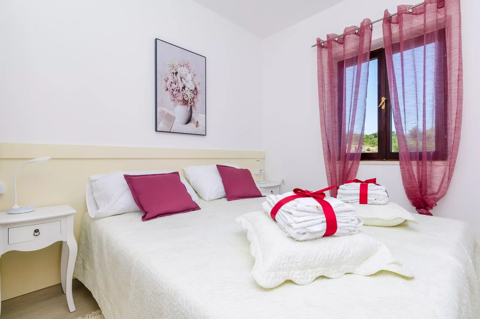 Apartments Melany - One Bedroom Apartment with Shared Terrace and Sea View-Bedroom