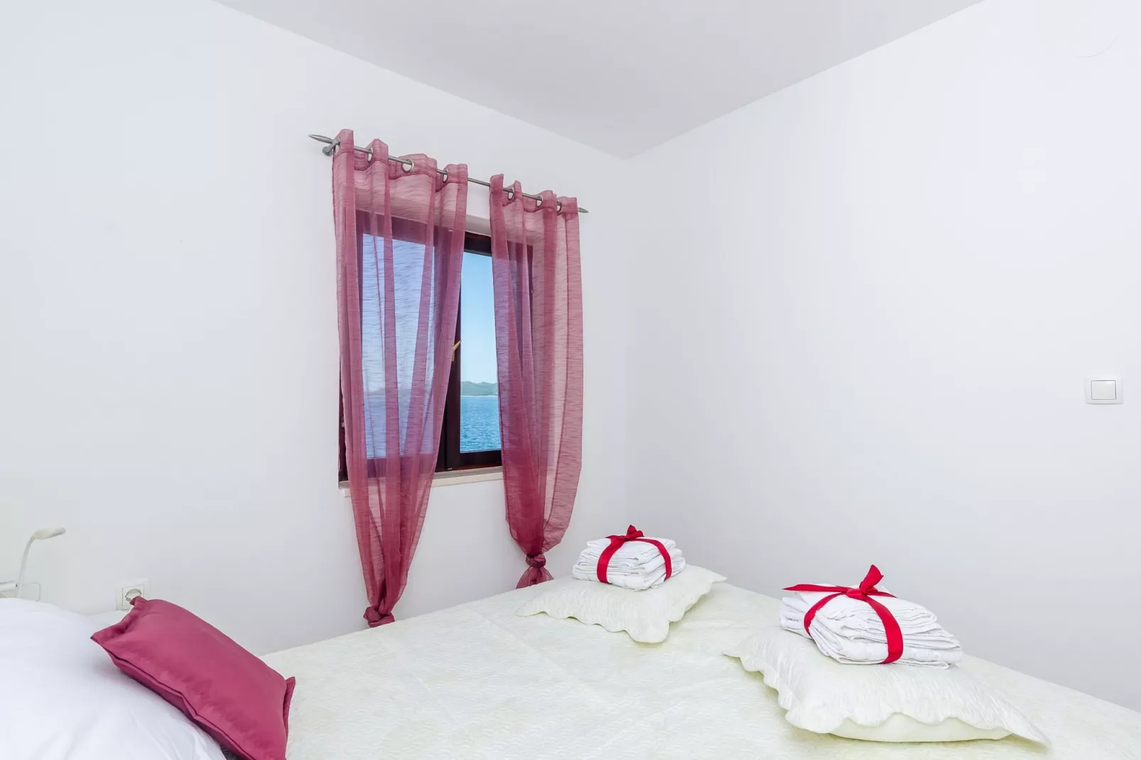 Apartments Melany - One Bedroom Apartment with Shared Terrace and Sea View-Bedroom
