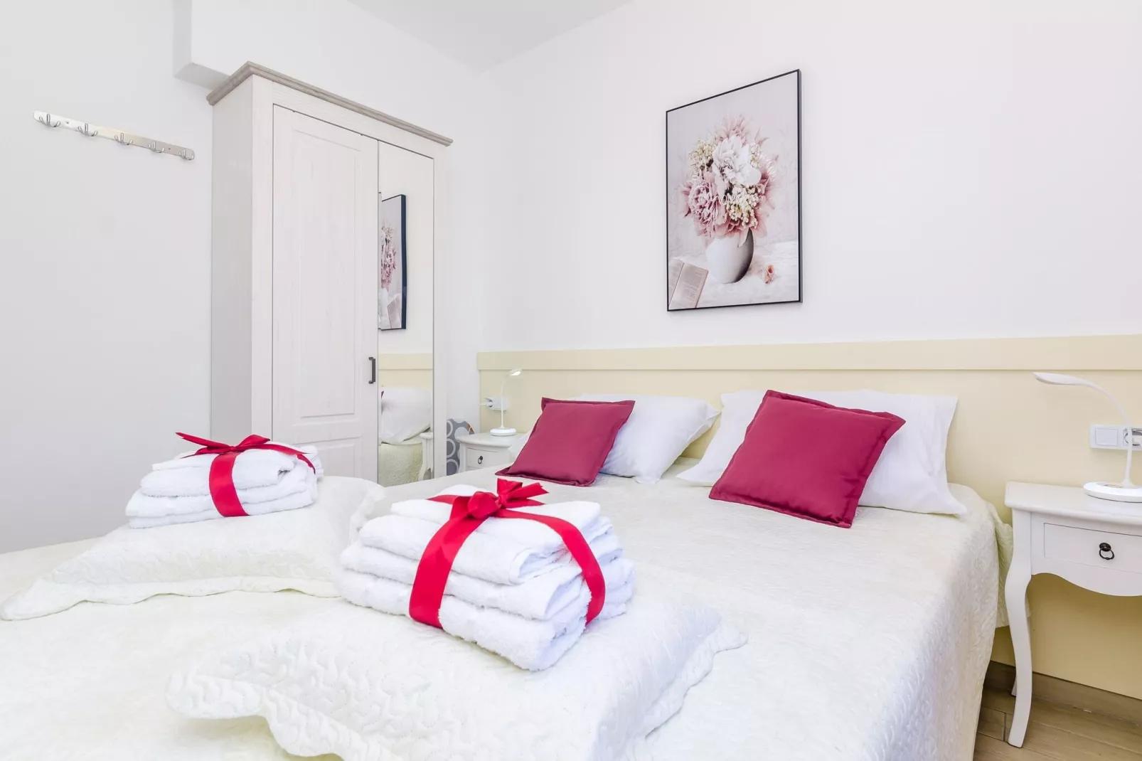 Apartments Melany - One Bedroom Apartment with Shared Terrace and Sea View-Bedroom