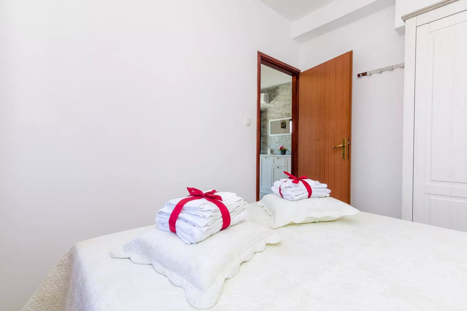 Apartments Melany - One Bedroom Apartment with Shared Terrace and Sea View-Bedroom