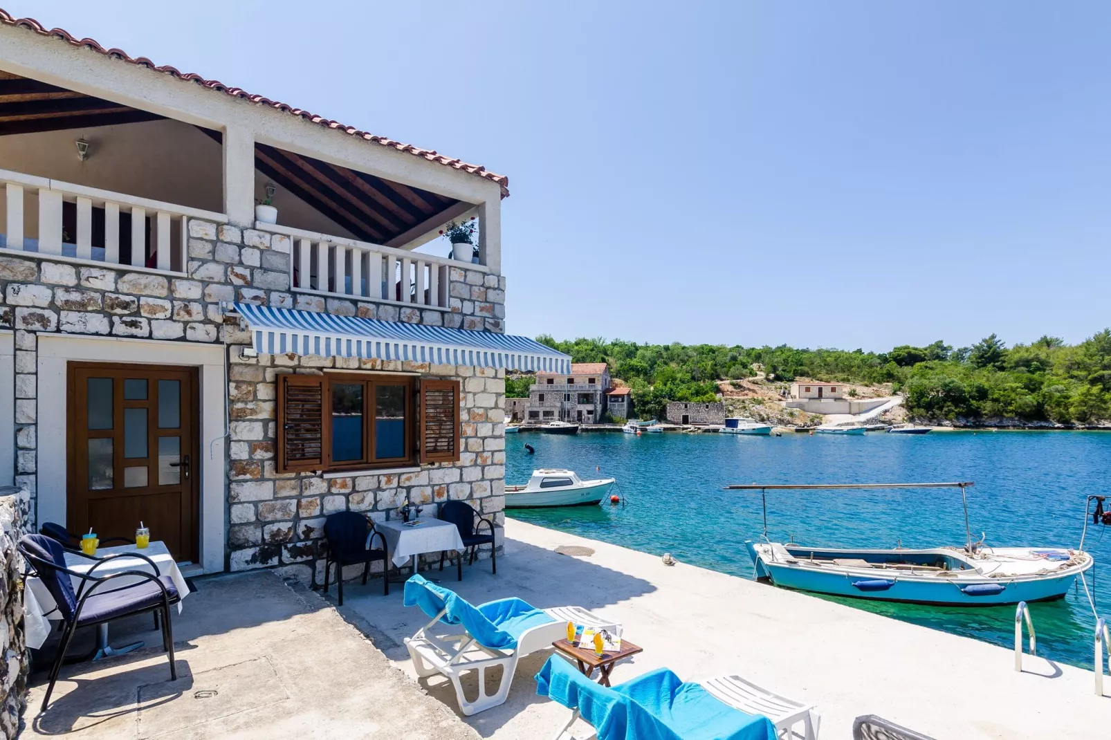 Apartments Melany - One Bedroom Apartment with Shared Terrace and Sea View-Outdoor