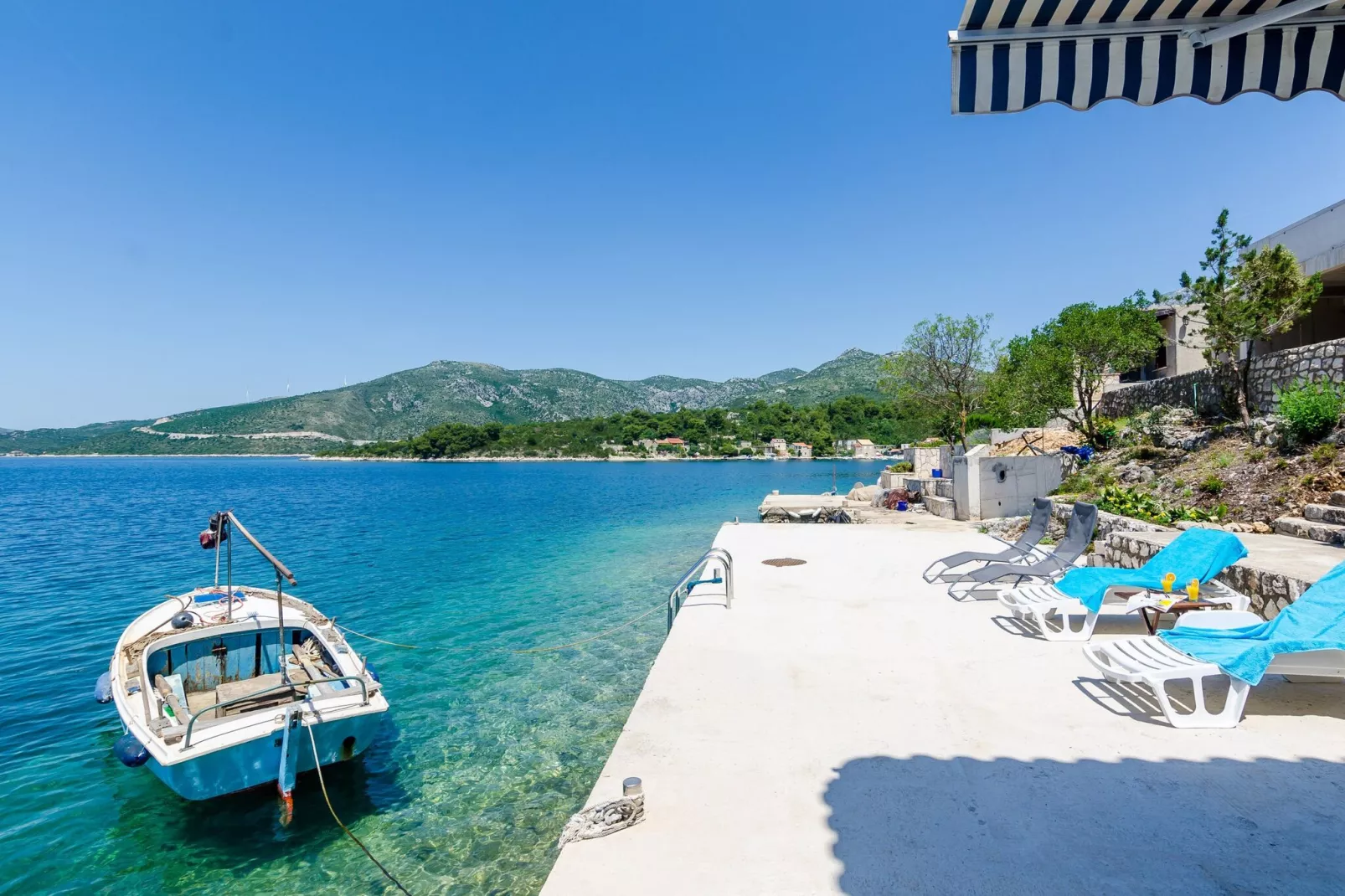 Apartments Melany - One Bedroom Apartment with Shared Terrace and Sea View-Outdoor