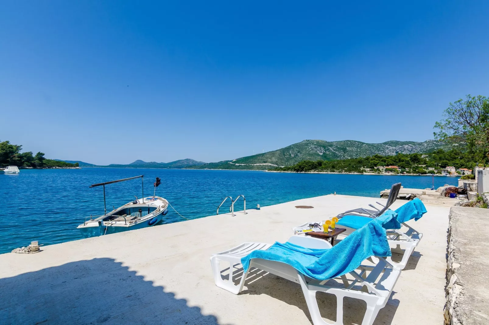 Apartments Melany - One Bedroom Apartment with Shared Terrace and Sea View-Outdoor