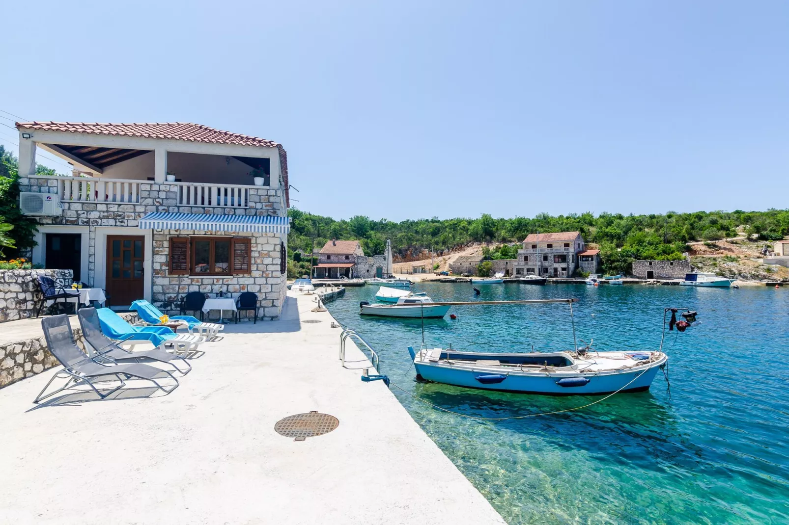 Apartments Melany - One Bedroom Apartment with Shared Terrace and Sea View-Outdoor