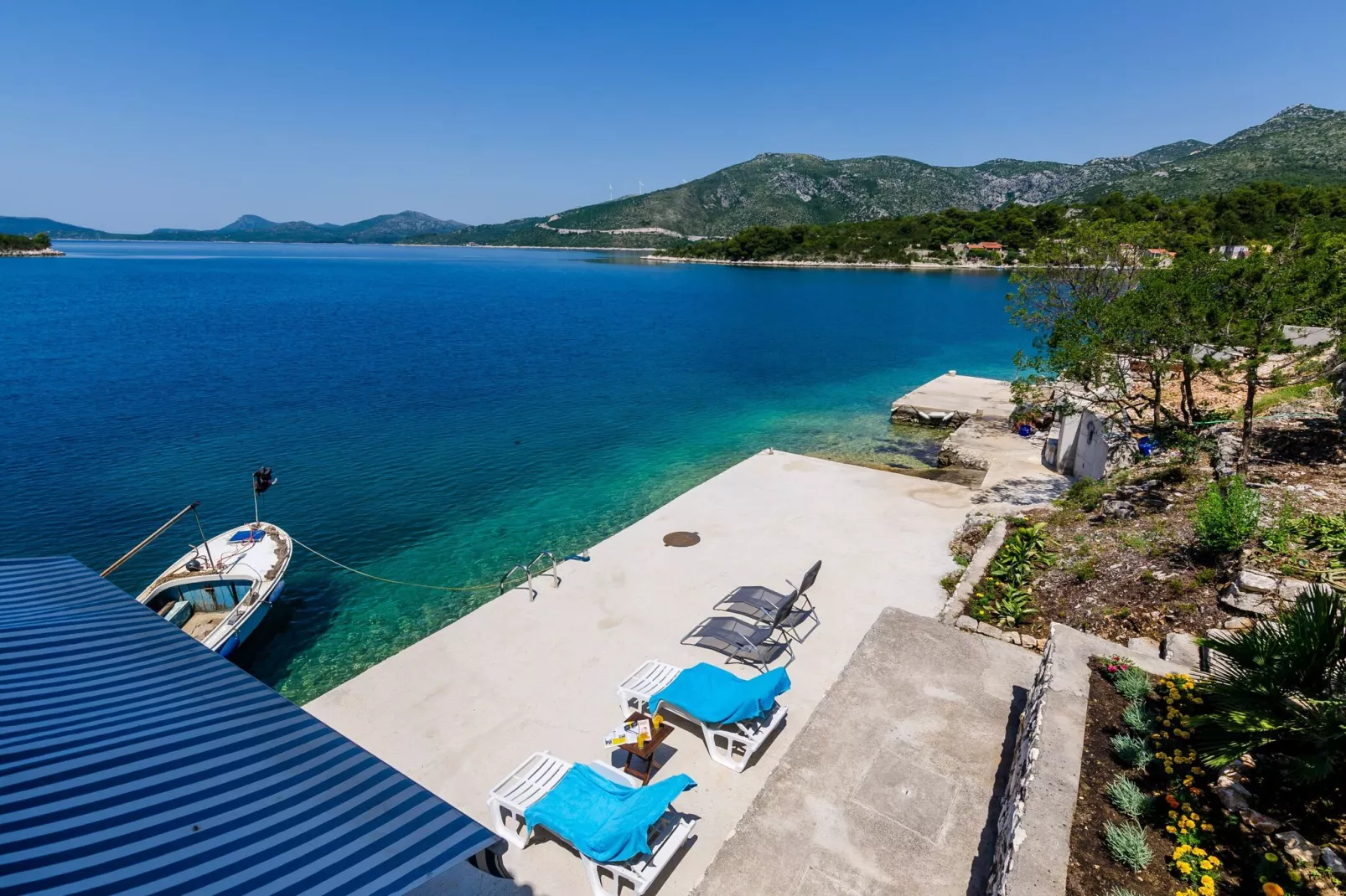 Apartments Melany - One Bedroom Apartment with Shared Terrace and Sea View-Outdoor