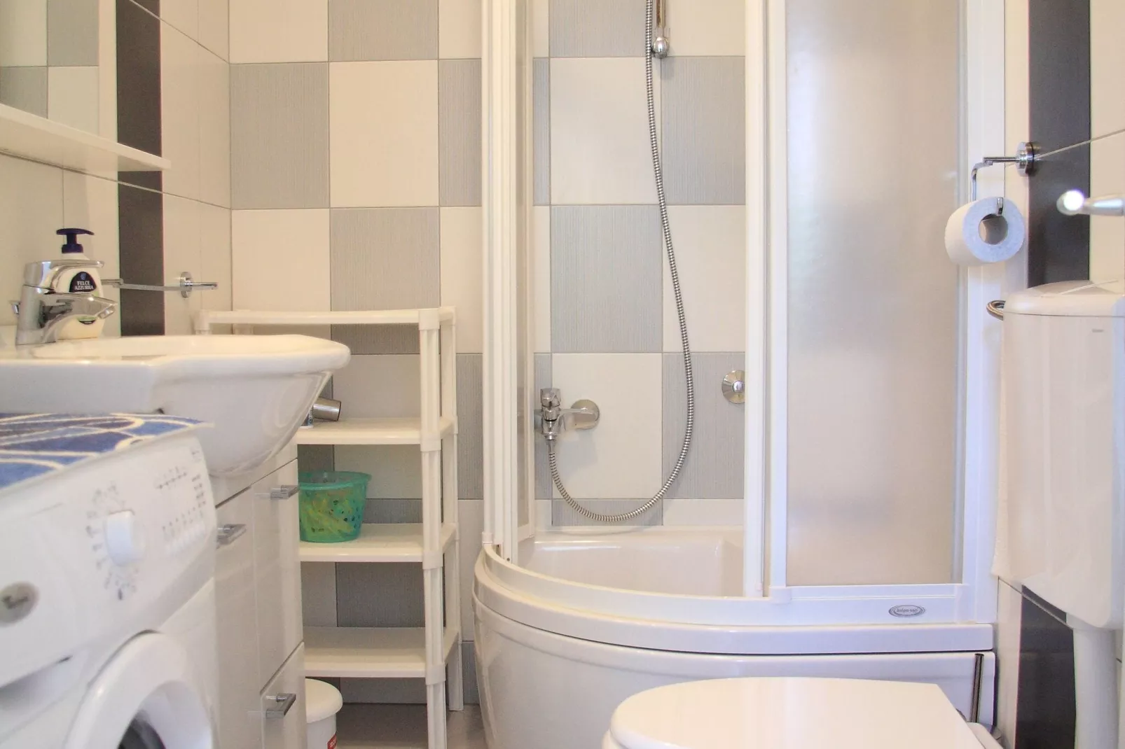 Villa Alegria Cavtat - Studio Apartment with Patio and Garden View-Bathroom