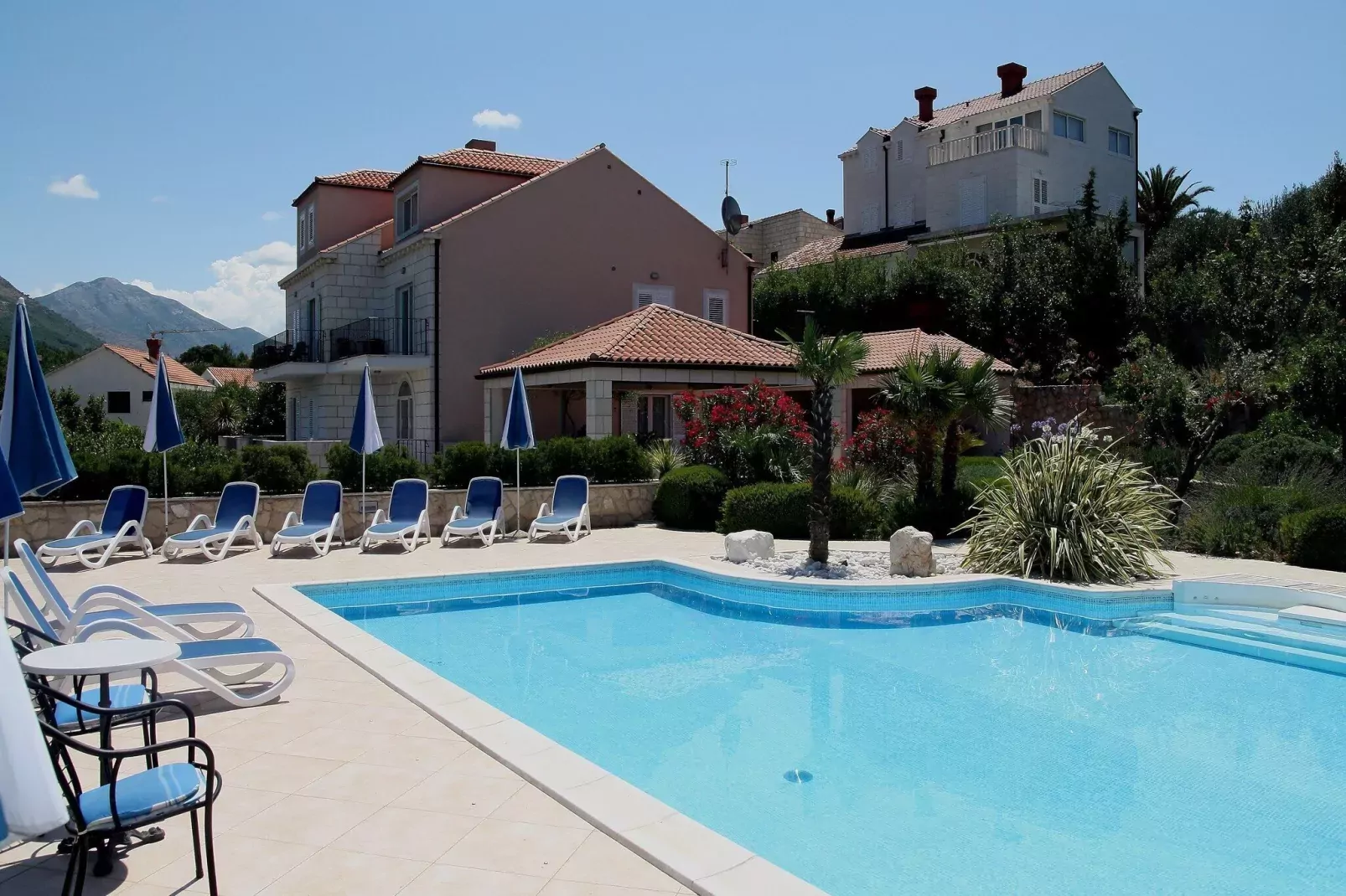 Villa Alegria Cavtat - Studio Apartment with Patio and Garden View-Pool