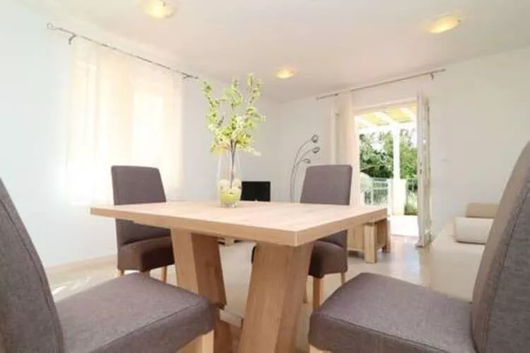 Apartments Seafront Silence - One Bedroom Apartment with Terrace and Sea View-Salle à manger