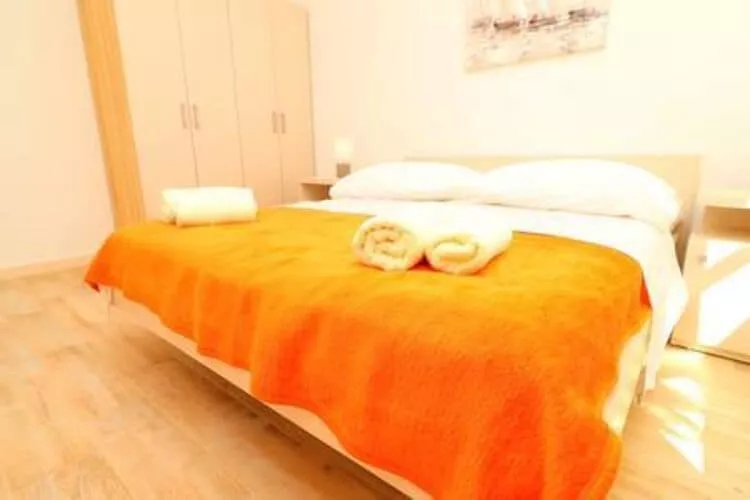 Apartments Seafront Silence - One Bedroom Apartment with Terrace and Sea View-Chambre