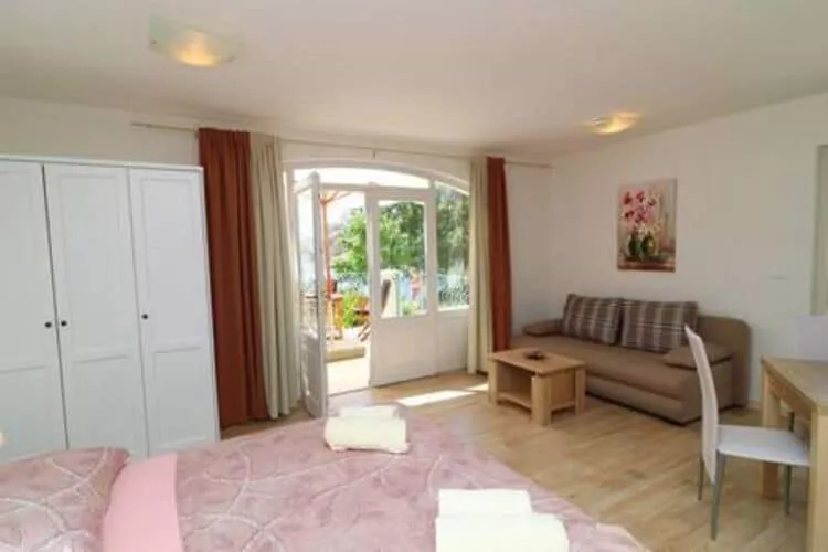 Apartments Seafront Silence - Studio Apartment with Terrace and Sea View-Living room