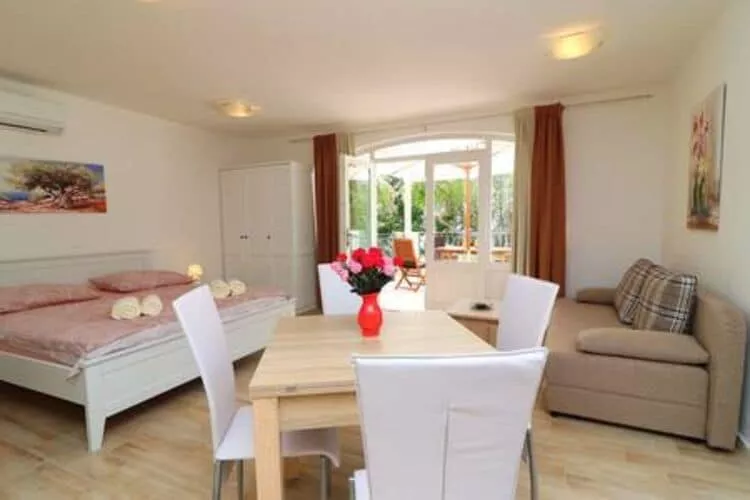 Apartments Seafront Silence - Studio Apartment with Terrace and Sea View-Living room
