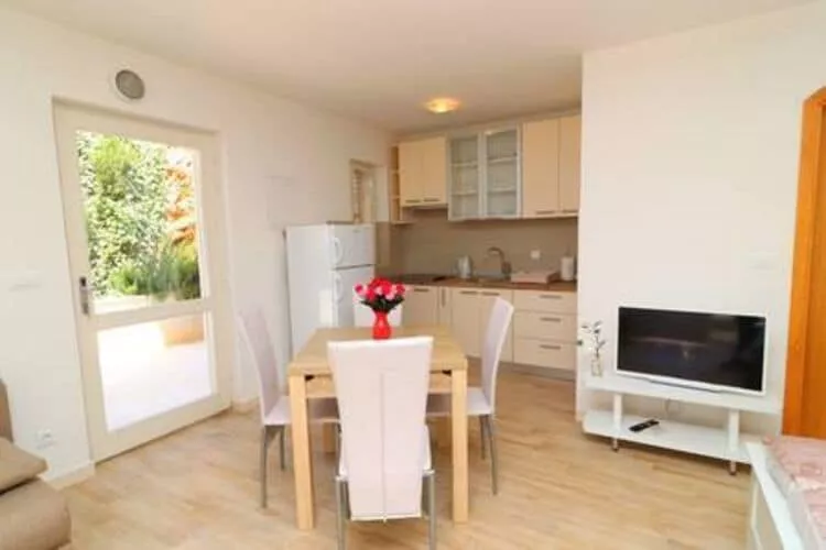 Apartments Seafront Silence - Studio Apartment with Terrace and Sea View-Dining room