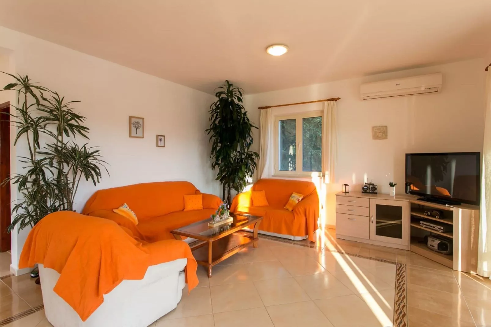 Bodul Vacation Apartment - Two Bedroom Apartment with Terrace and Sea View-Wohnzimmer