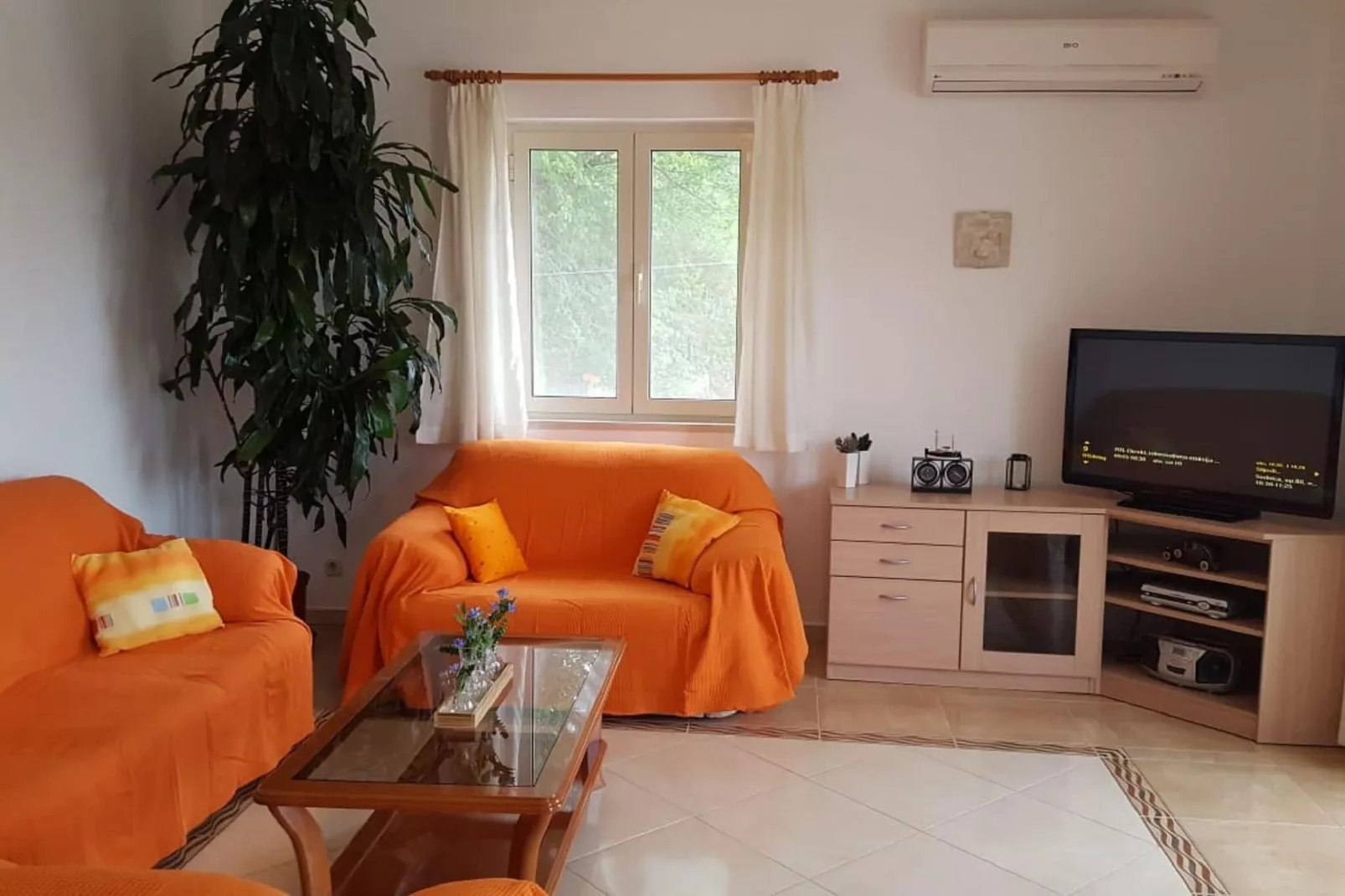 Bodul Vacation Apartment - Two Bedroom Apartment with Terrace and Sea View-Wohnzimmer