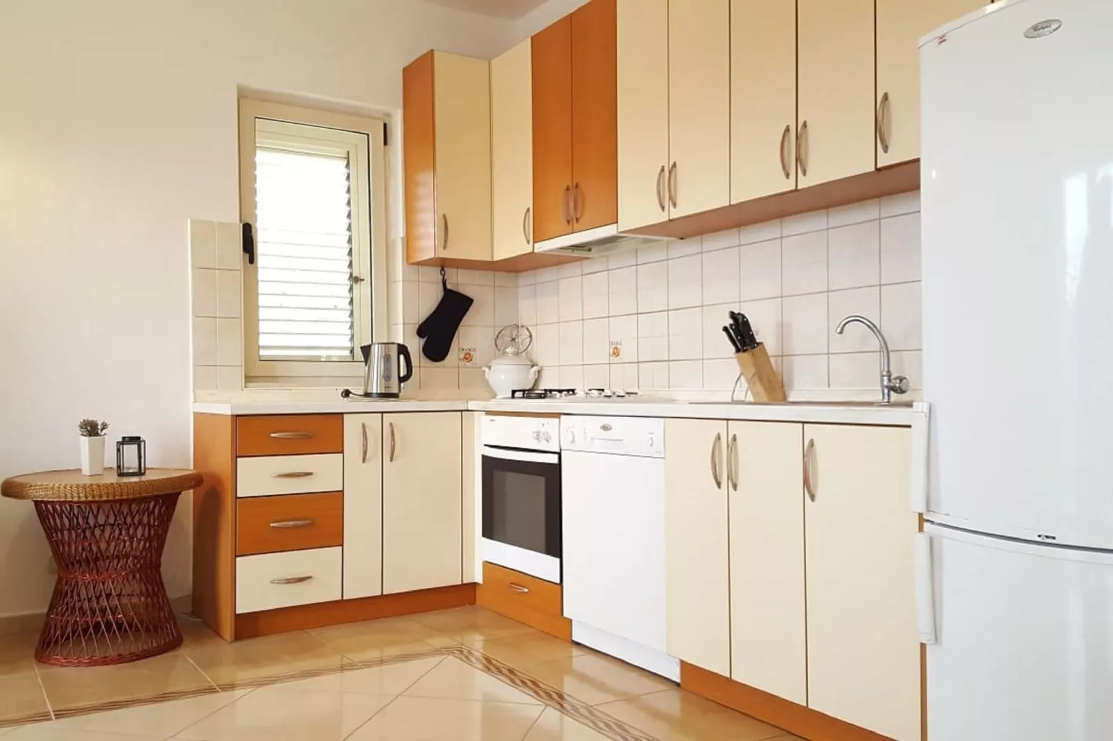 Bodul Vacation Apartment - Two Bedroom Apartment with Terrace and Sea View-Küche