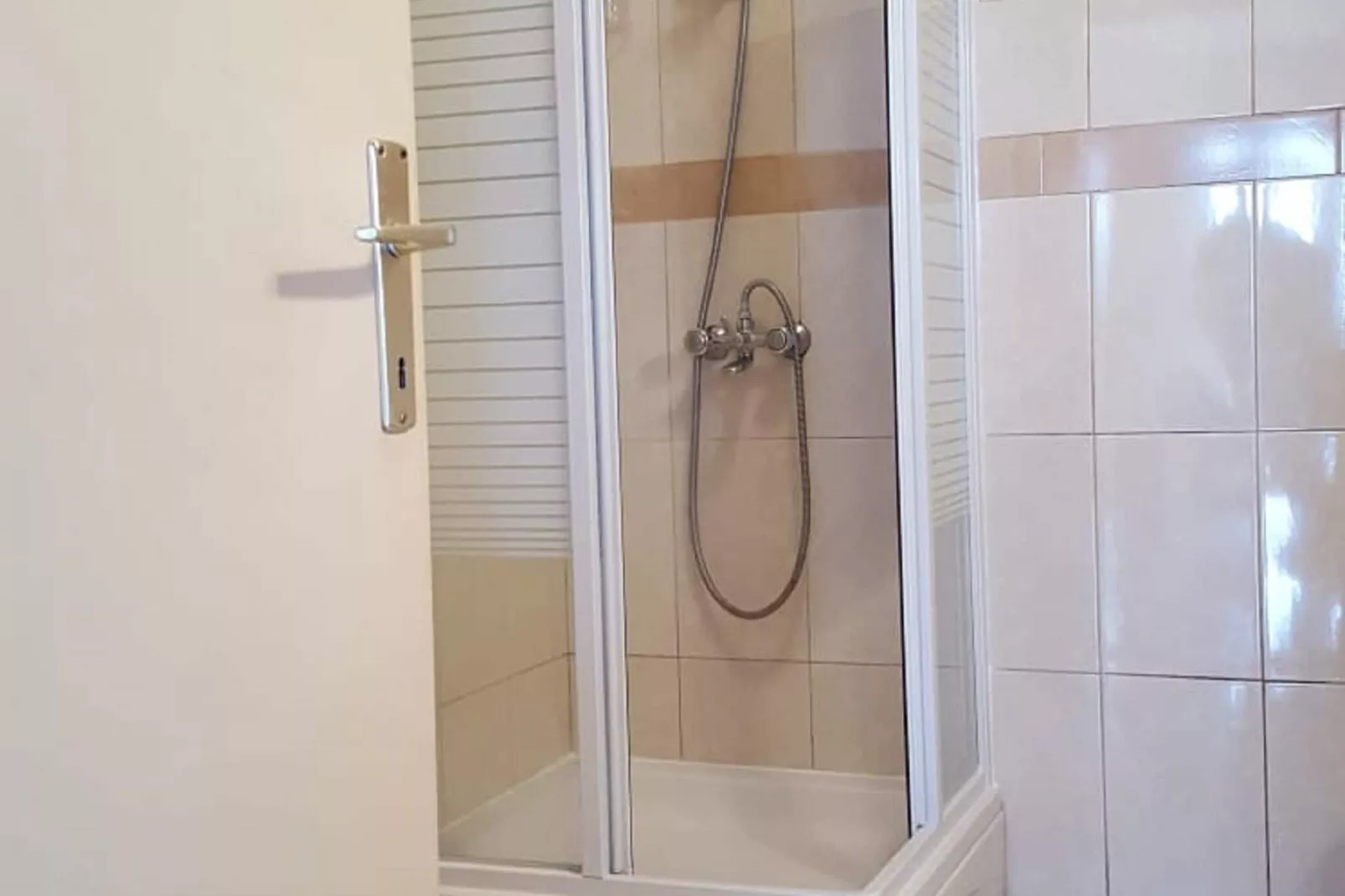Bodul Vacation Apartment - Two Bedroom Apartment with Terrace and Sea View-Badezimmer