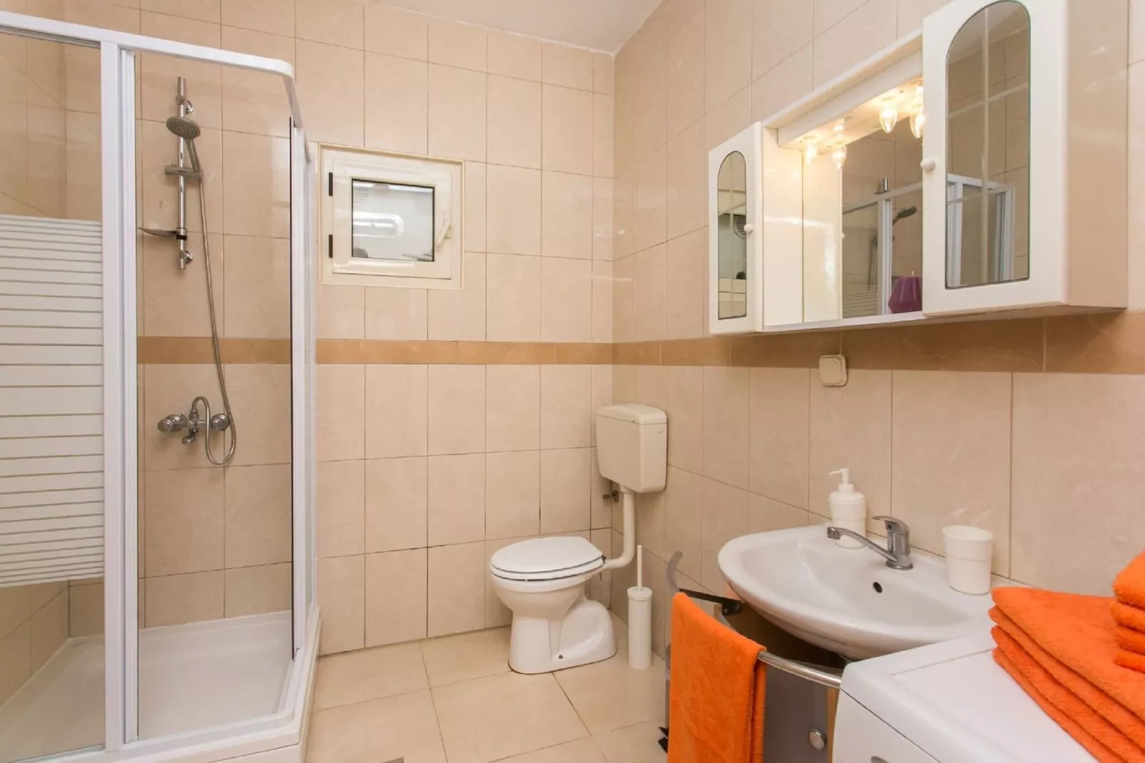 Bodul Vacation Apartment - Two Bedroom Apartment with Terrace and Sea View-Badezimmer