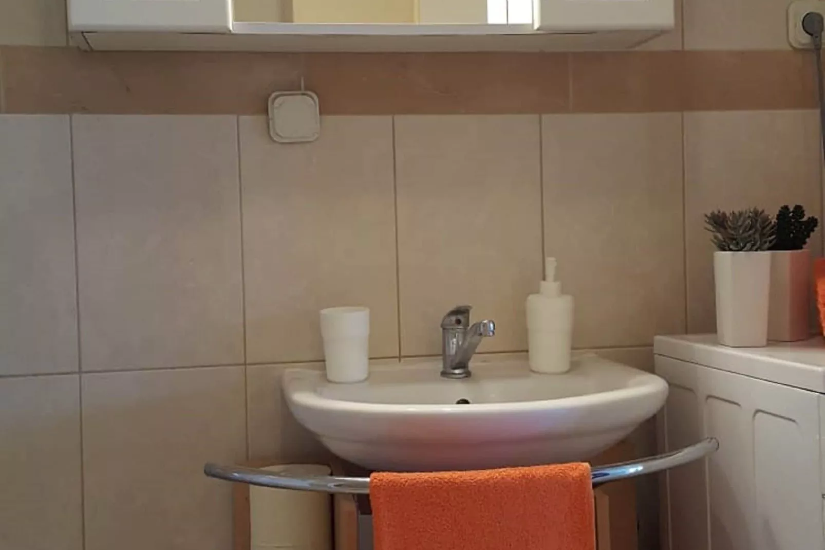 Bodul Vacation Apartment - Two Bedroom Apartment with Terrace and Sea View-Badezimmer