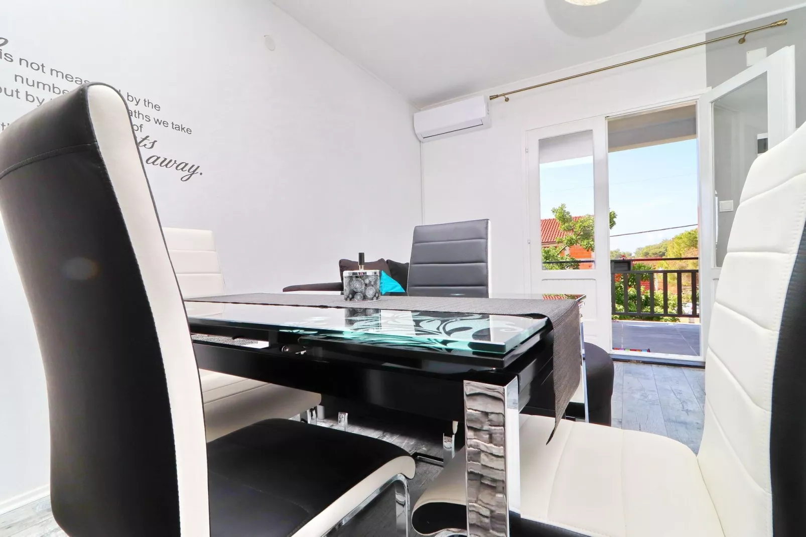 Apartment Marjana Prižba - Two Bedroom Apartment with Terrace and Partial Sea View-Dining room