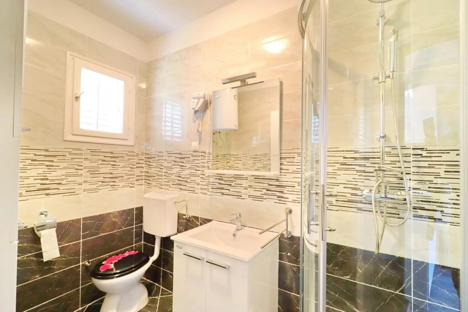 Apartment Marjana Prižba - Two Bedroom Apartment with Terrace and Partial Sea View-Bathroom