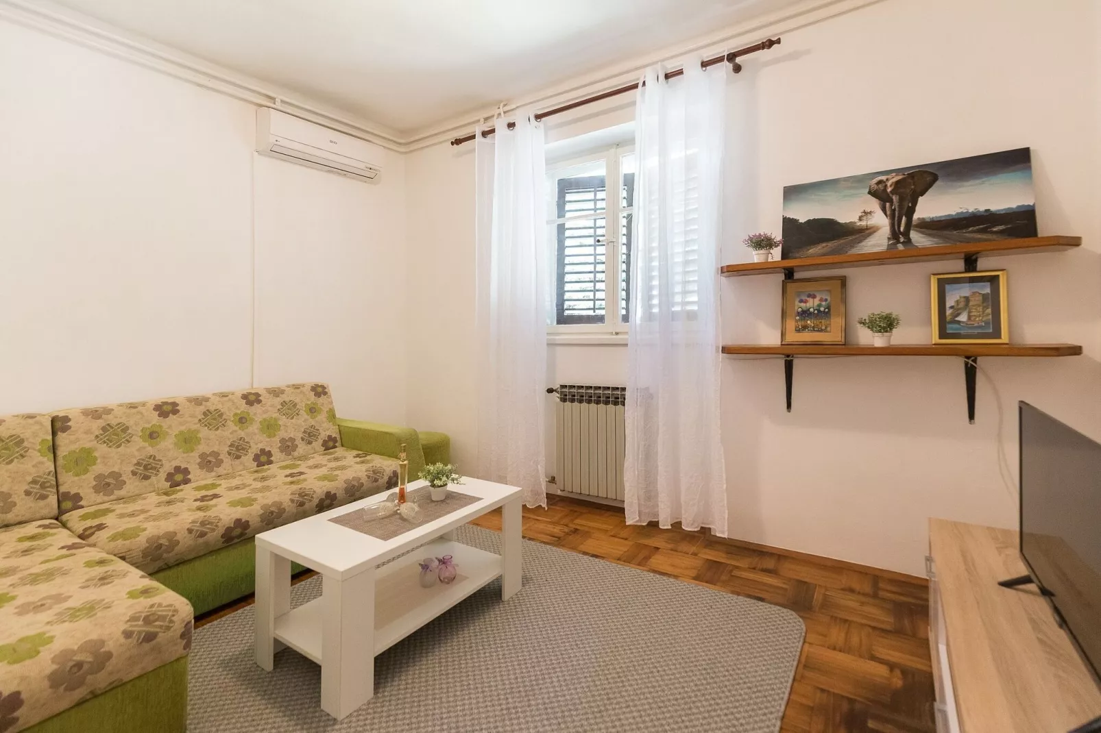 Apartment Tranquilo Garden - One Bedroom Apartment with Terrace and Garden View-Wohnzimmer