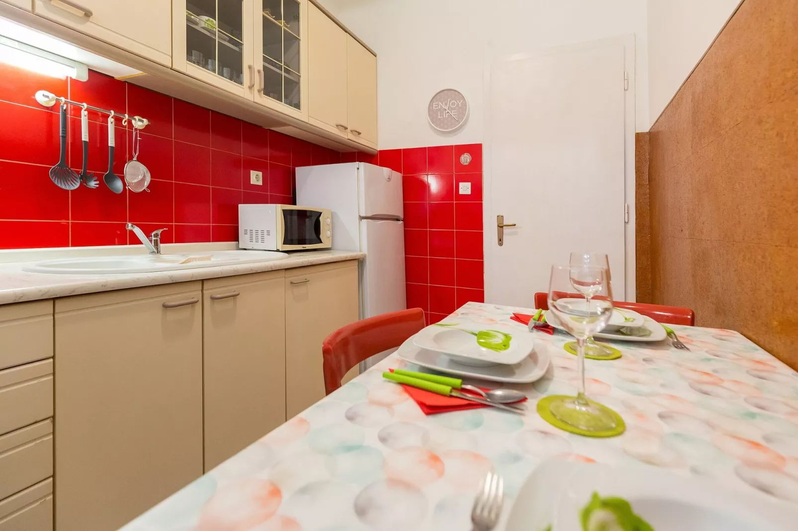 Apartment Tranquilo Garden - One Bedroom Apartment with Terrace and Garden View-Küche