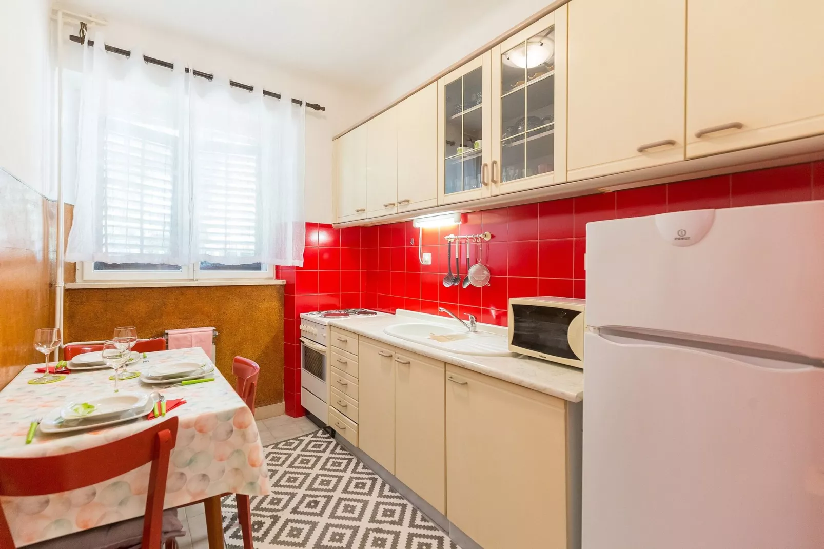 Apartment Tranquilo Garden - One Bedroom Apartment with Terrace and Garden View-Küche