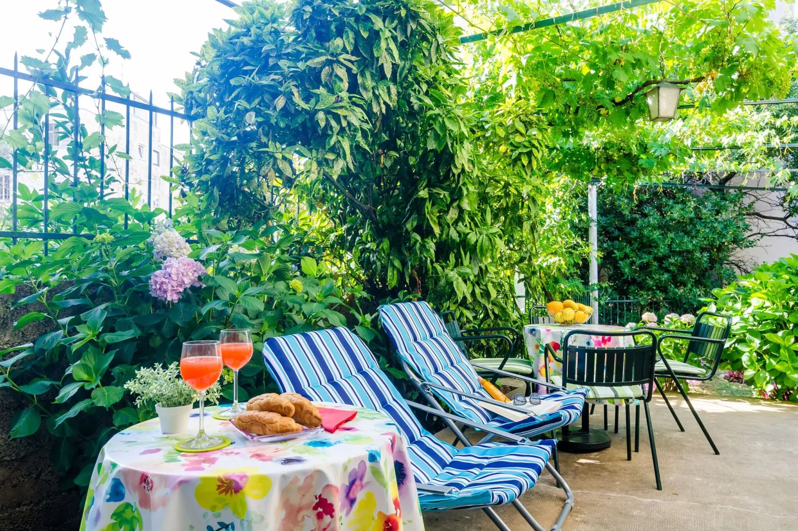 Apartment Tranquilo Garden - One Bedroom Apartment with Terrace and Garden View-Außenbereich