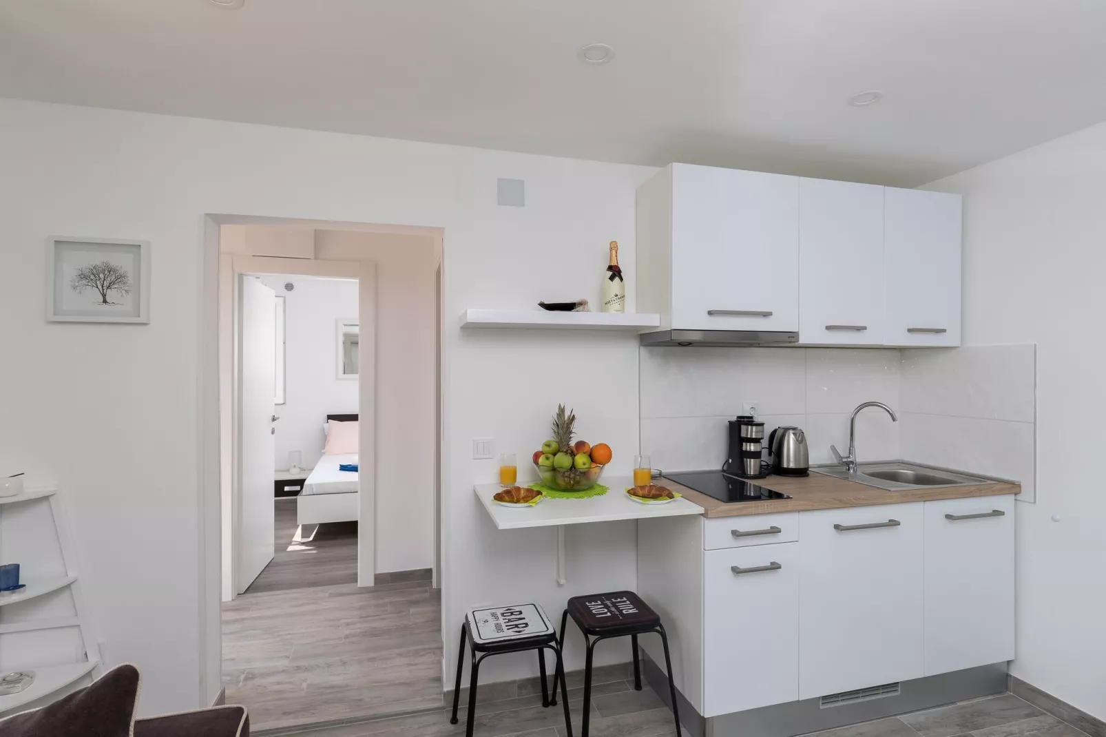 Apartment Semi - One Bedroom Apartment with Terrace and Sea View-Kitchen