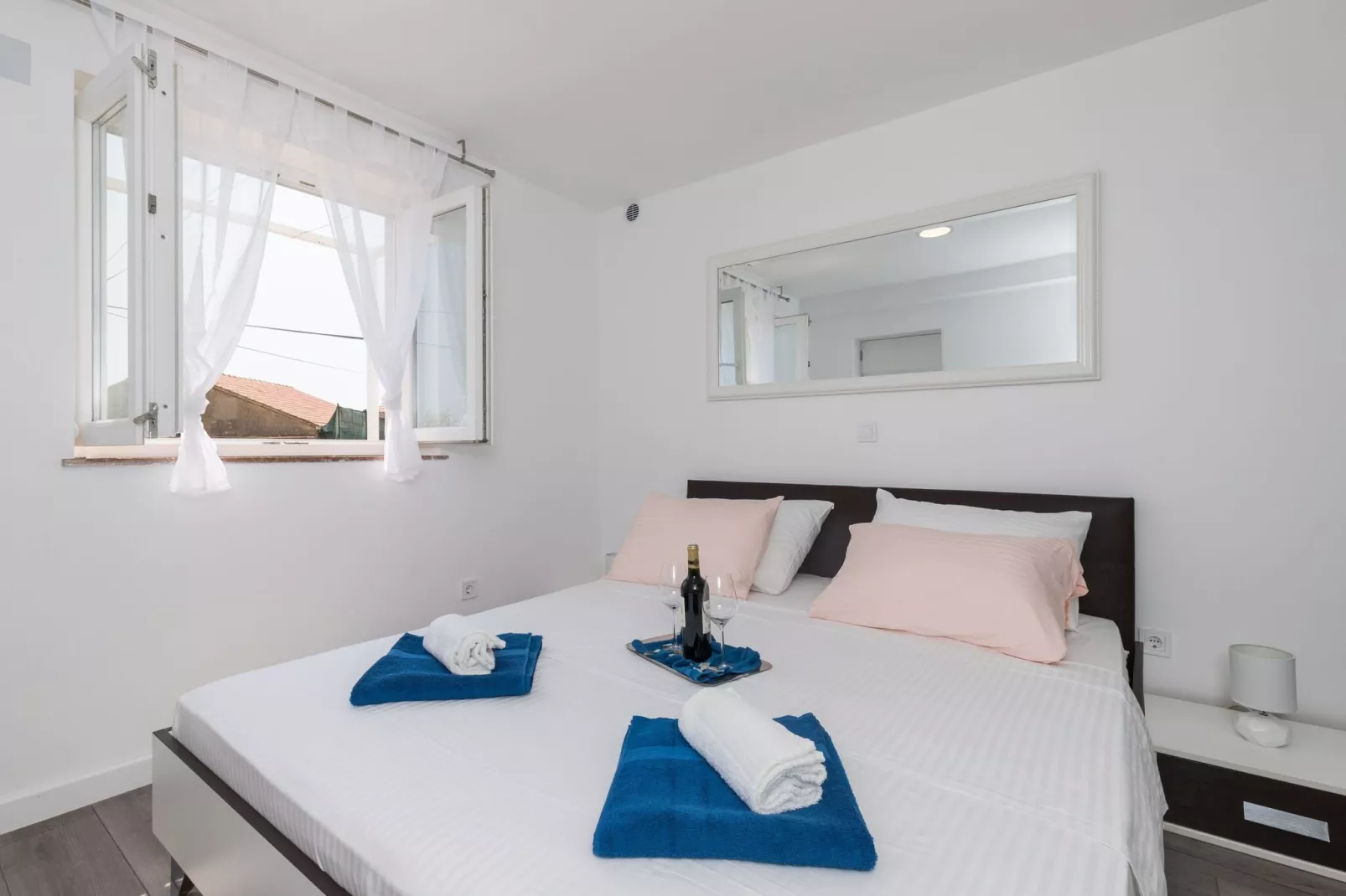 Apartment Semi - One Bedroom Apartment with Terrace and Sea View-Bedroom